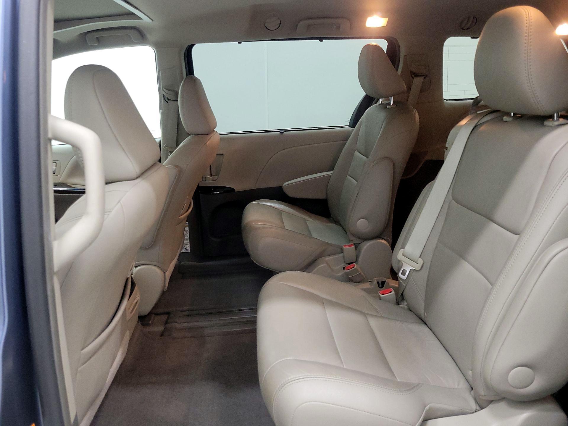 Thumbnail: 2017 Toyota Sienna - 19