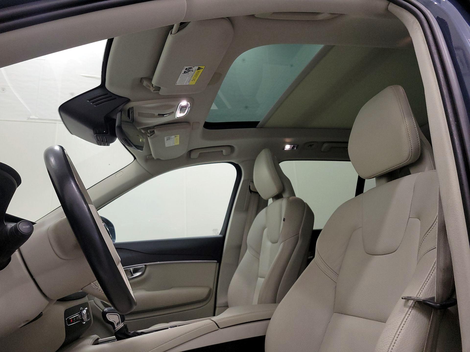 Thumbnail: 2020 Volvo XC90 - 20