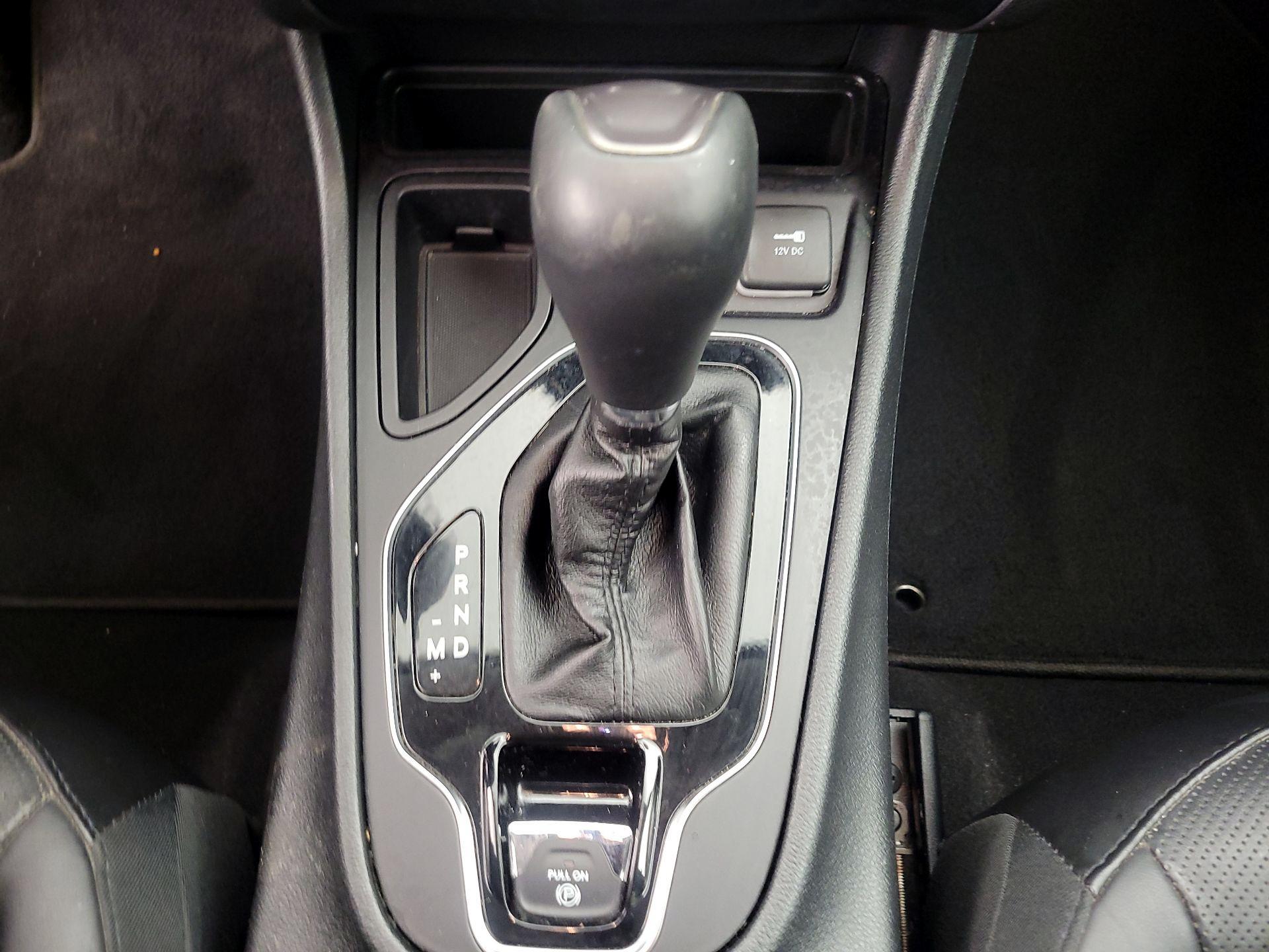 Thumbnail: 2019 Jeep Cherokee - 17