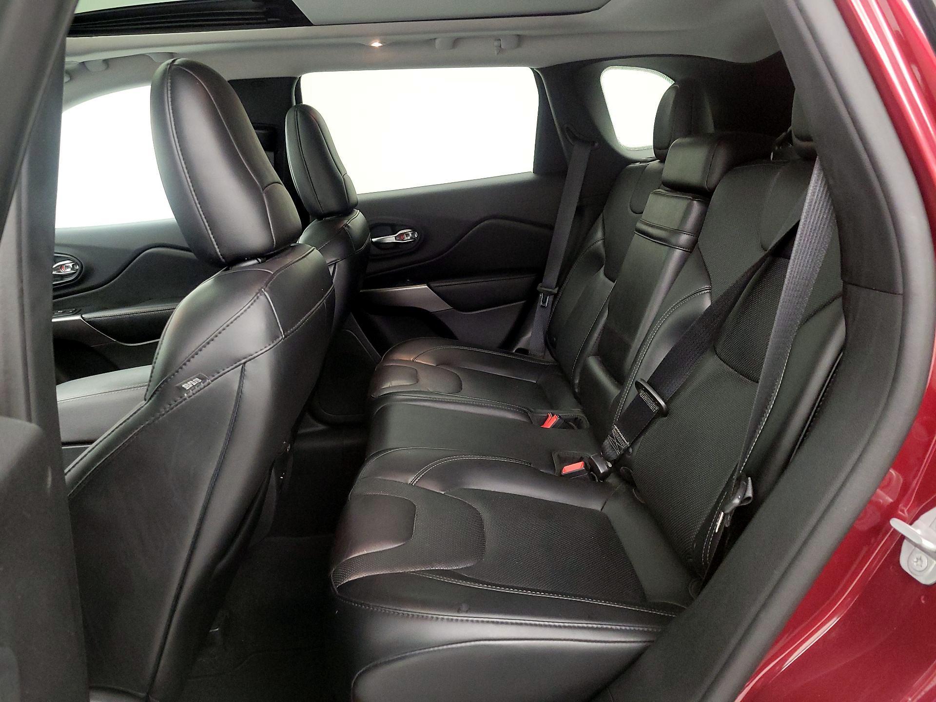 Thumbnail: 2019 Jeep Cherokee - 20