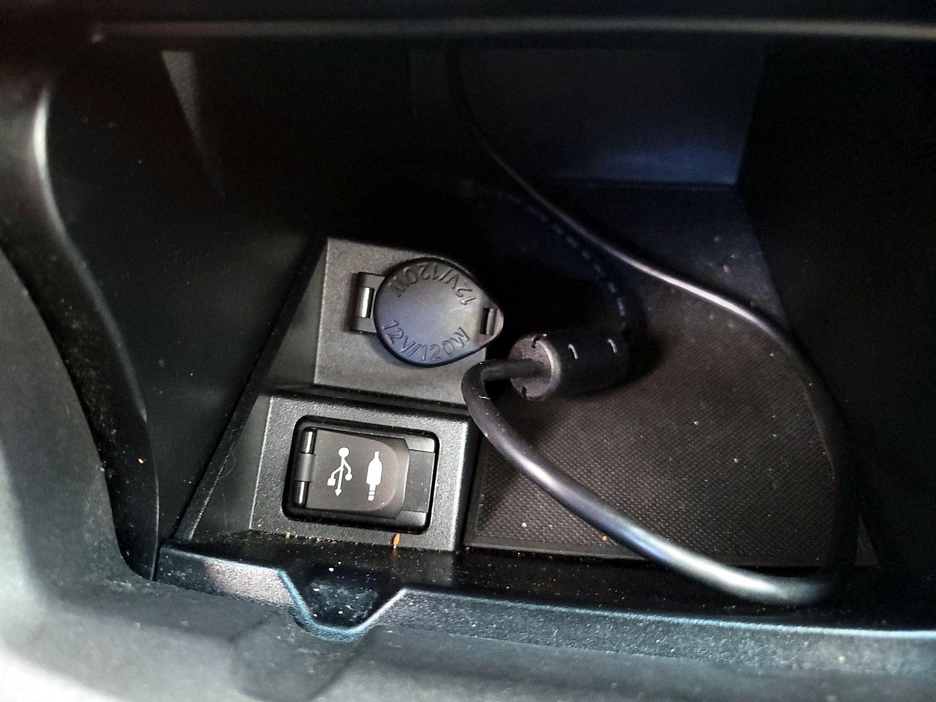 Thumbnail: 2015 Toyota Camry - 16