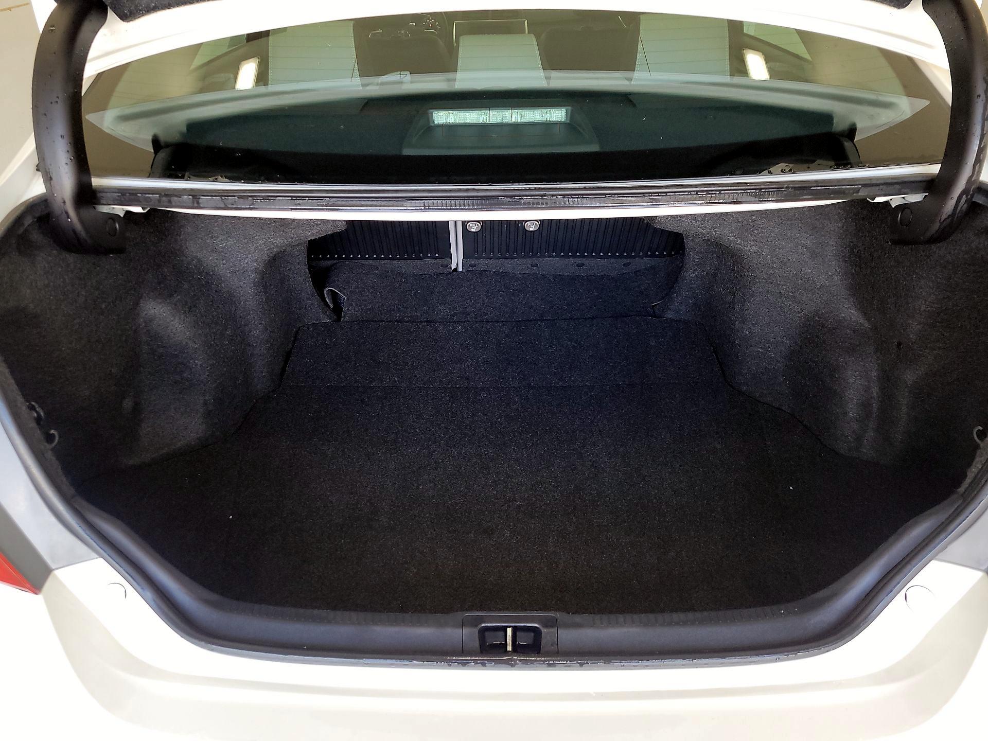Thumbnail: 2015 Toyota Camry - 18