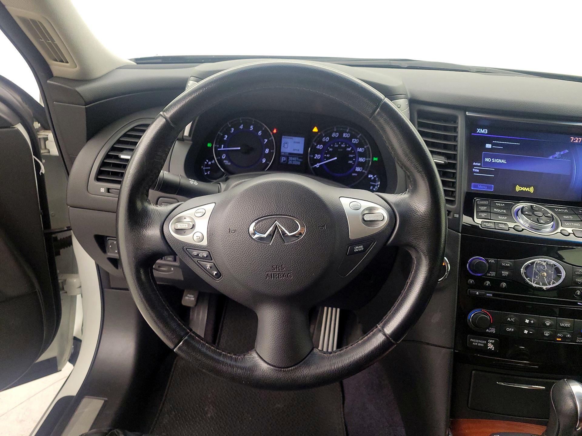 Thumbnail: 2016 INFINITI QX70 - 10