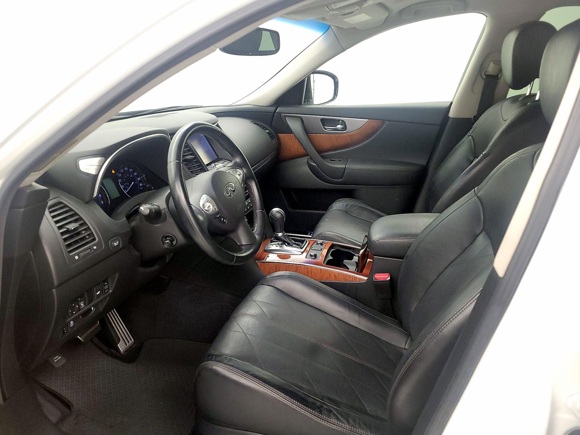 Thumbnail: 2016 INFINITI QX70 - 11