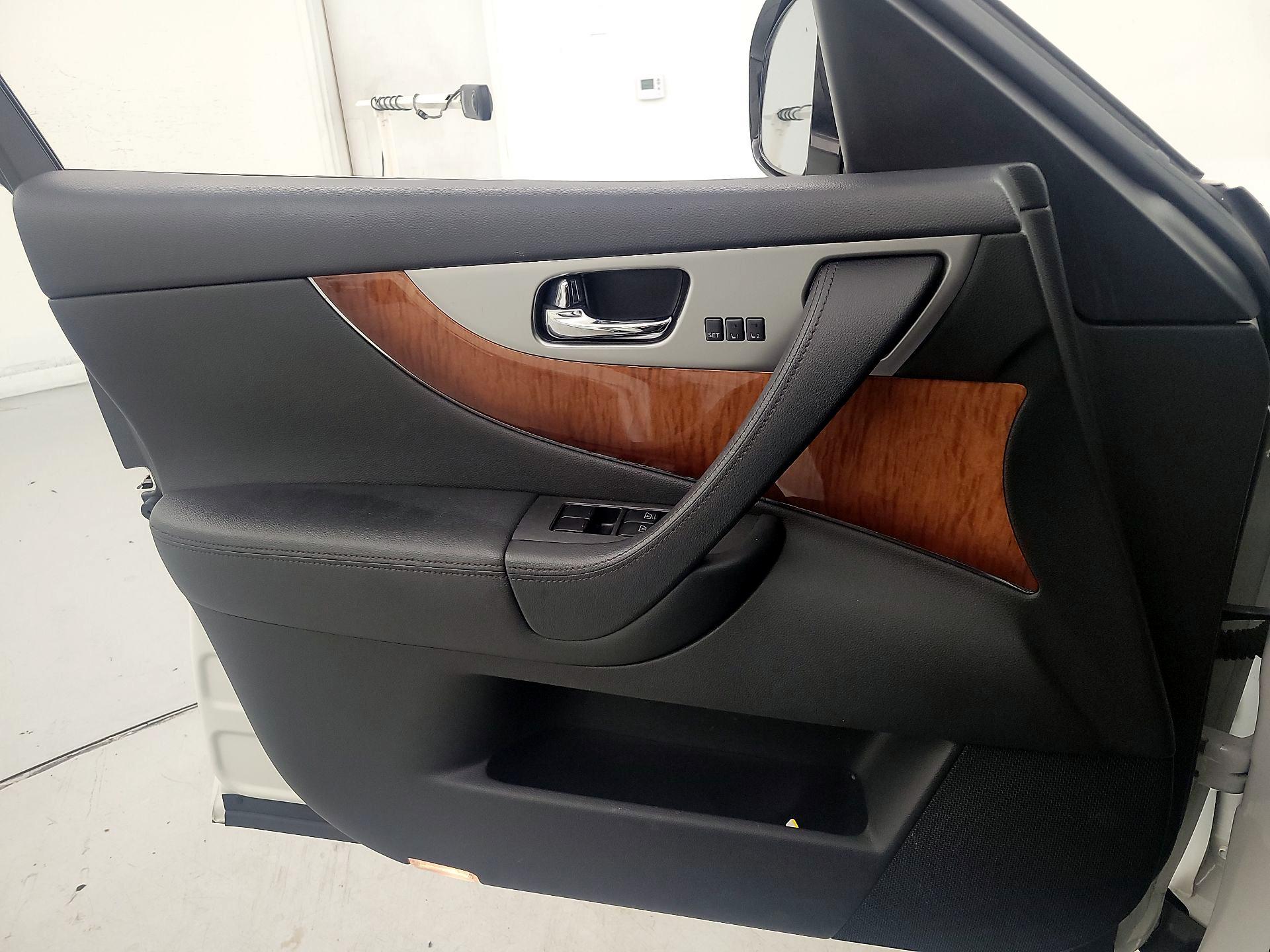 Thumbnail: 2016 INFINITI QX70 - 12