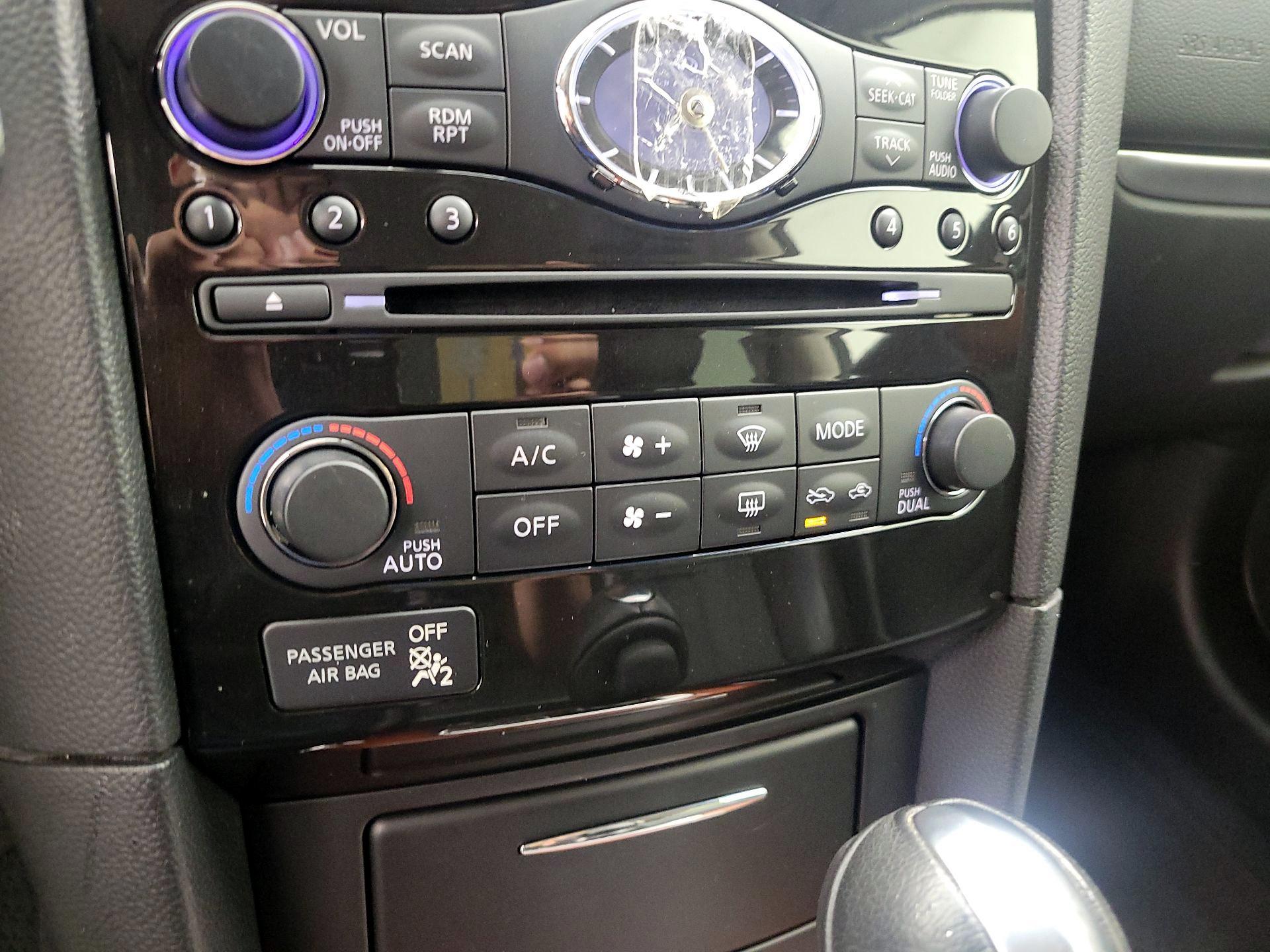 Thumbnail: 2016 INFINITI QX70 - 16