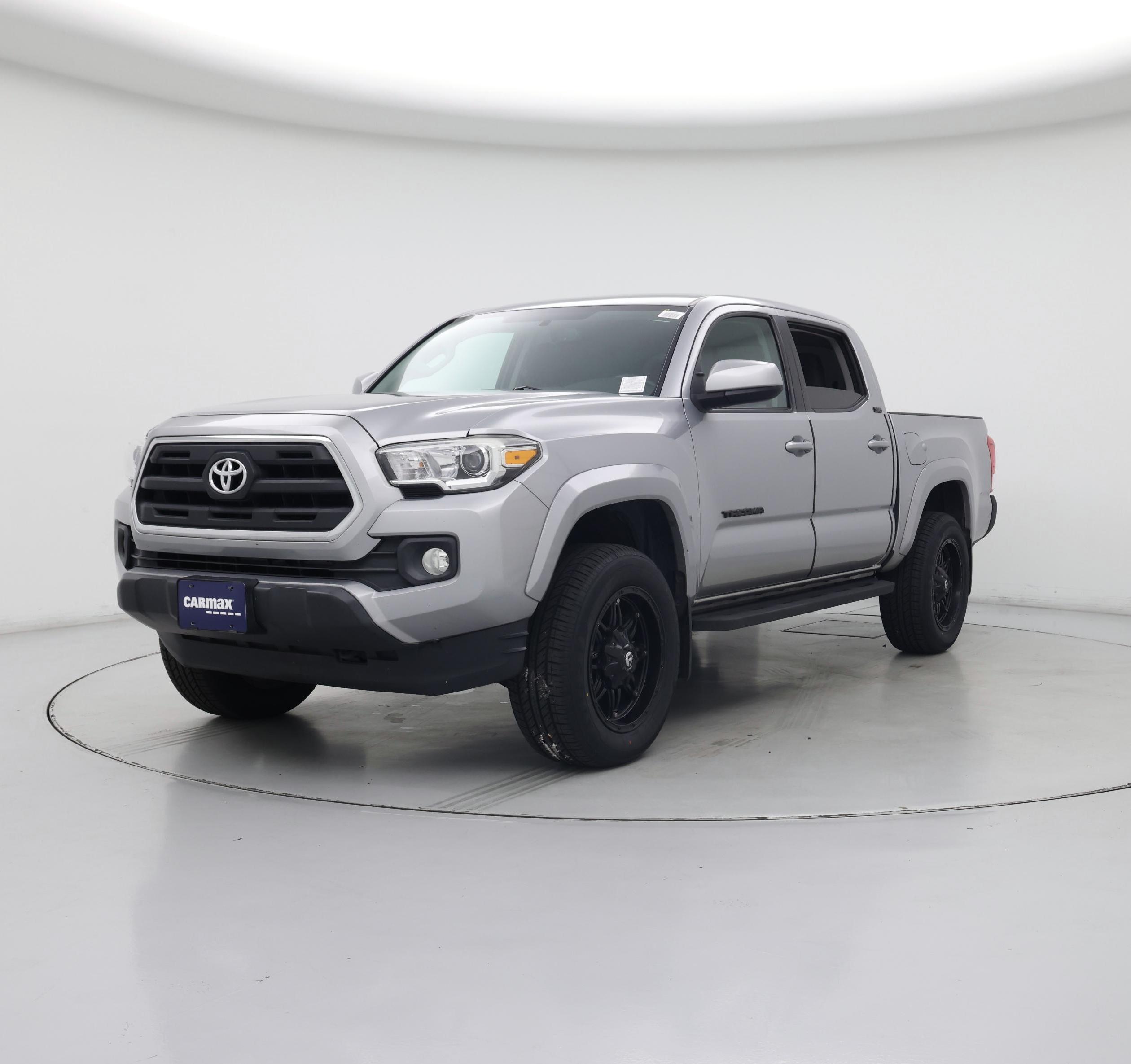 Thumbnail: 2017 Toyota Tacoma - 4