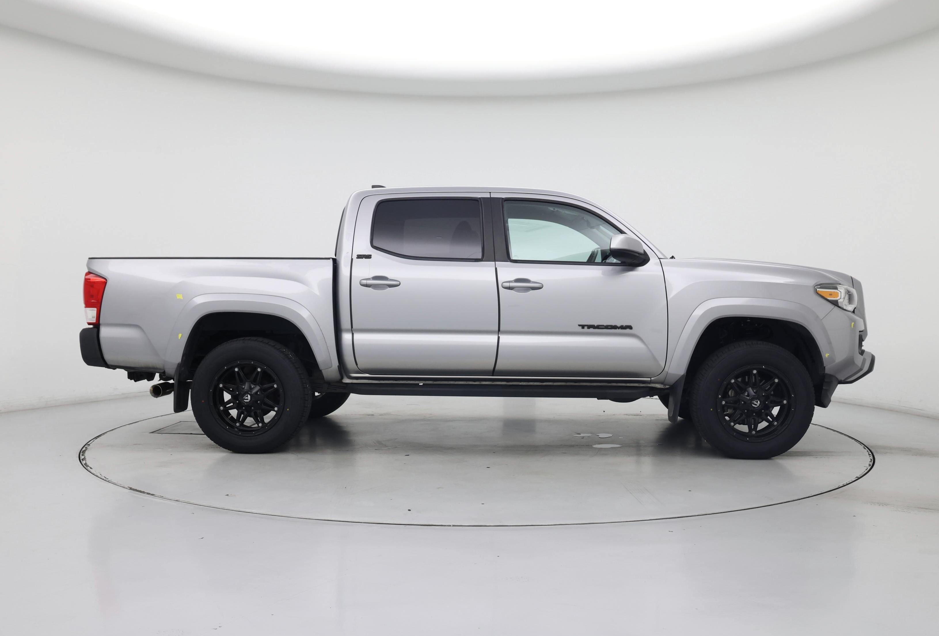 Thumbnail: 2017 Toyota Tacoma - 7