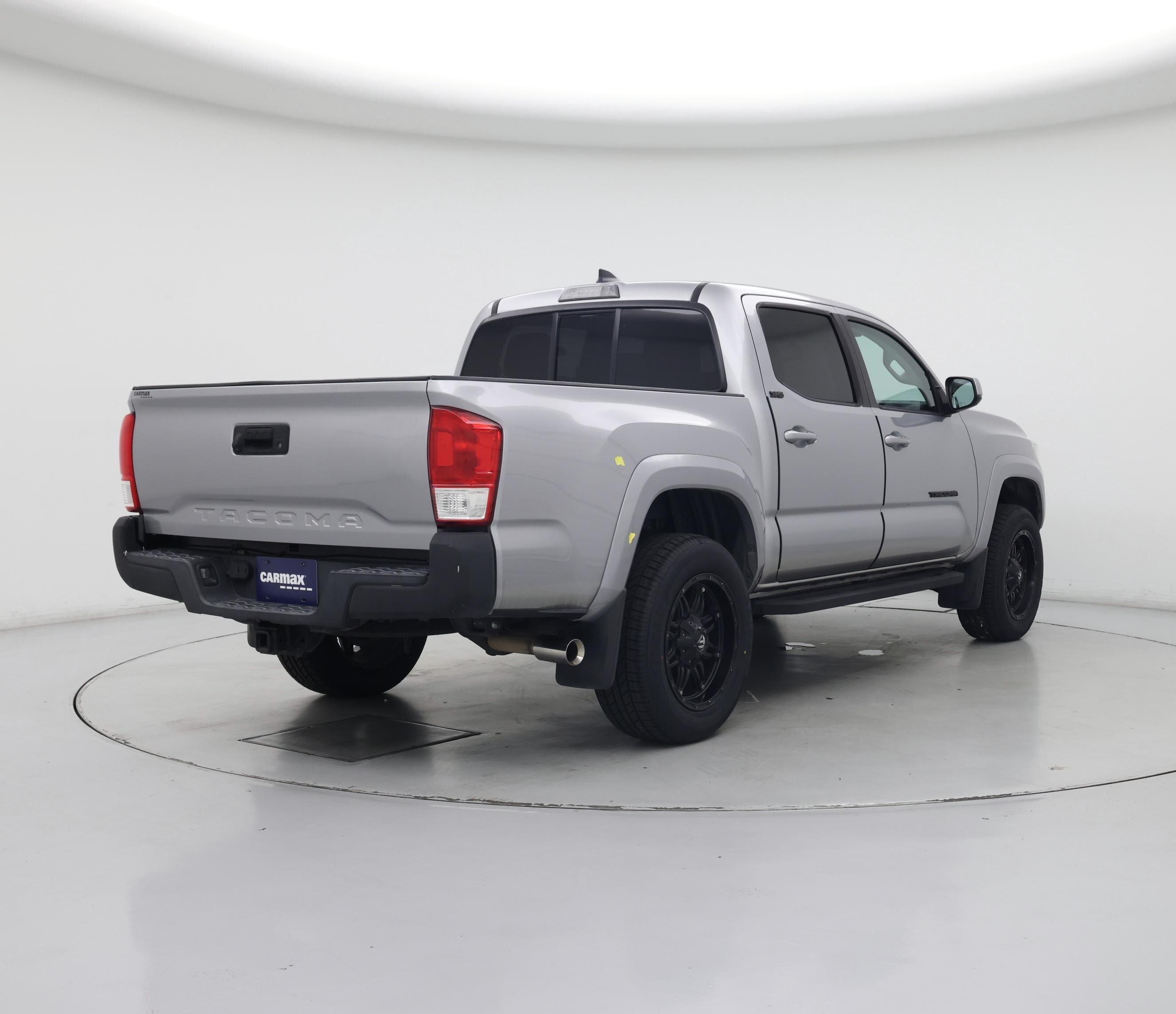 Thumbnail: 2017 Toyota Tacoma - 8