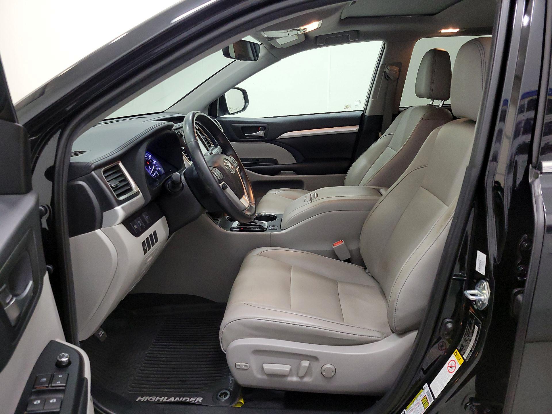 Thumbnail: 2019 Toyota Highlander - 11