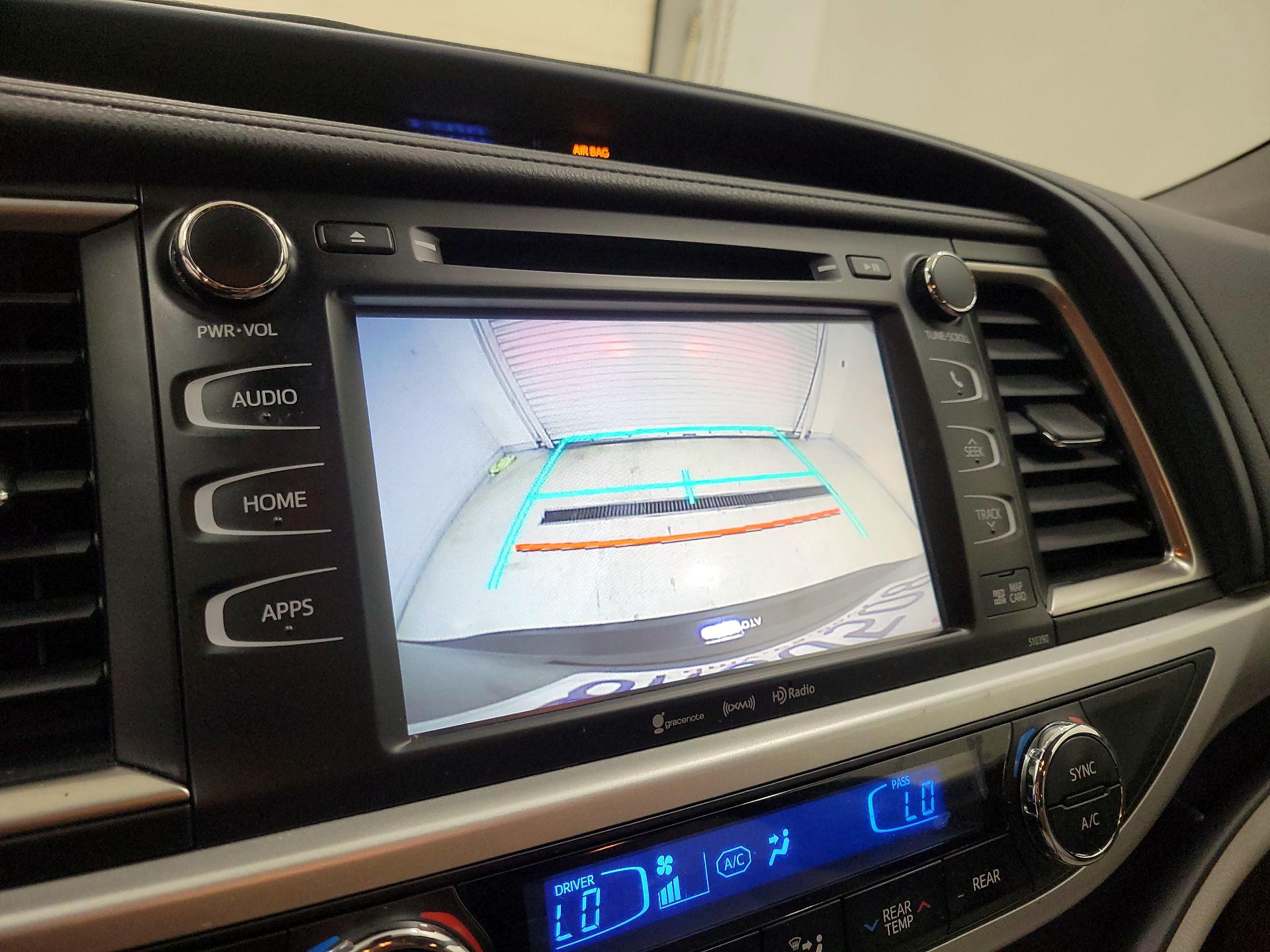 Thumbnail: 2019 Toyota Highlander - 14