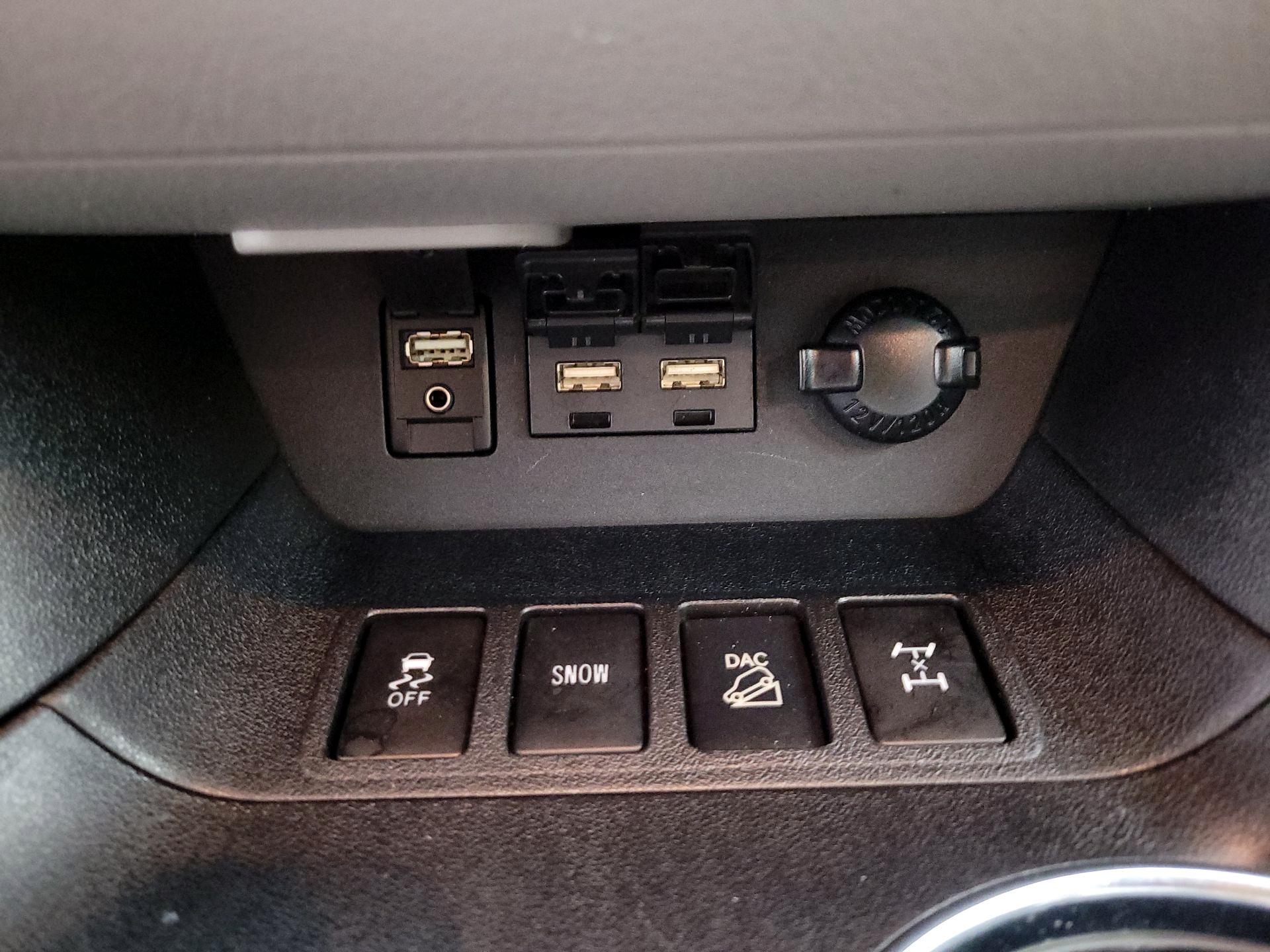 Thumbnail: 2019 Toyota Highlander - 18