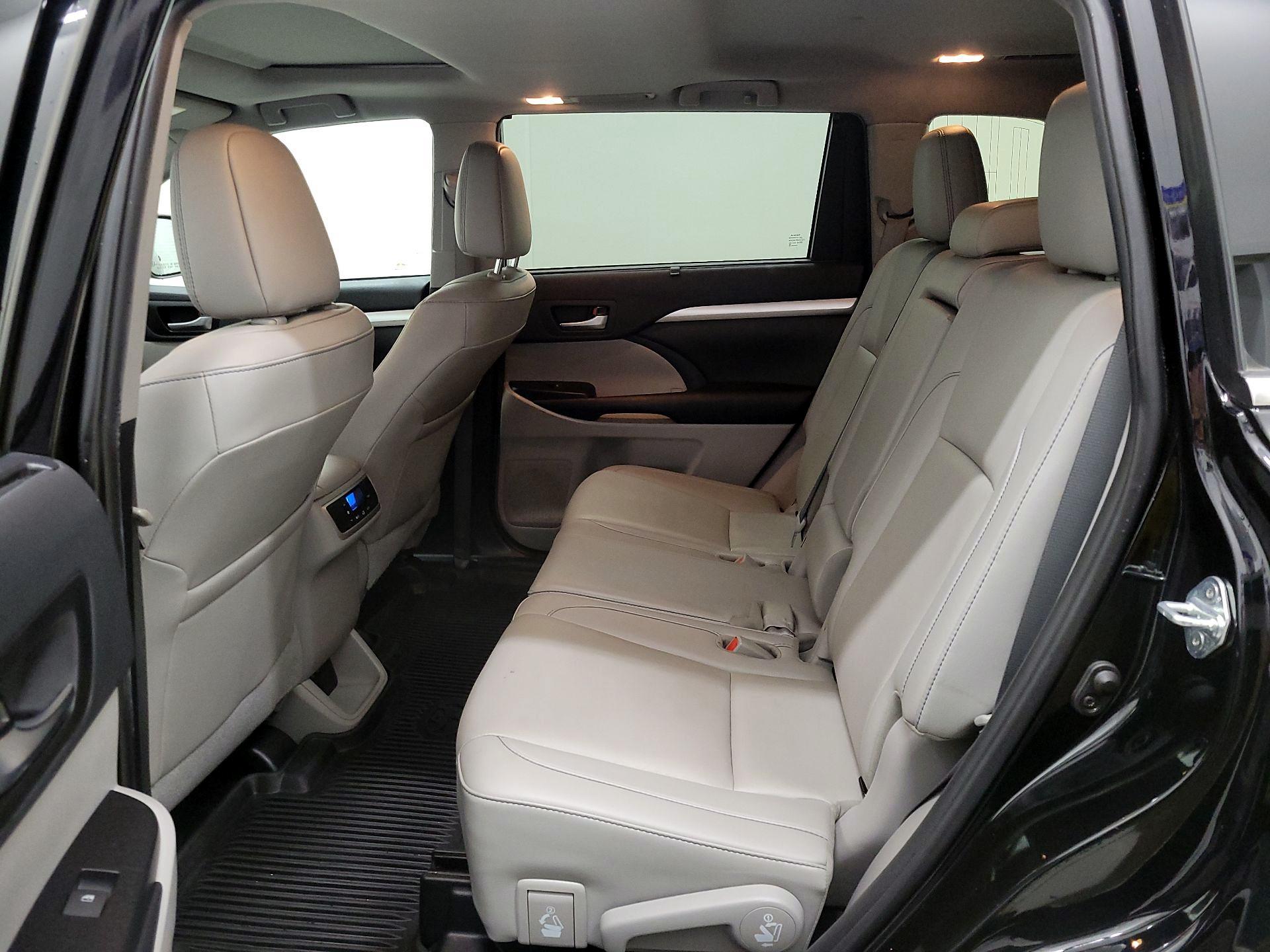 Thumbnail: 2019 Toyota Highlander - 19