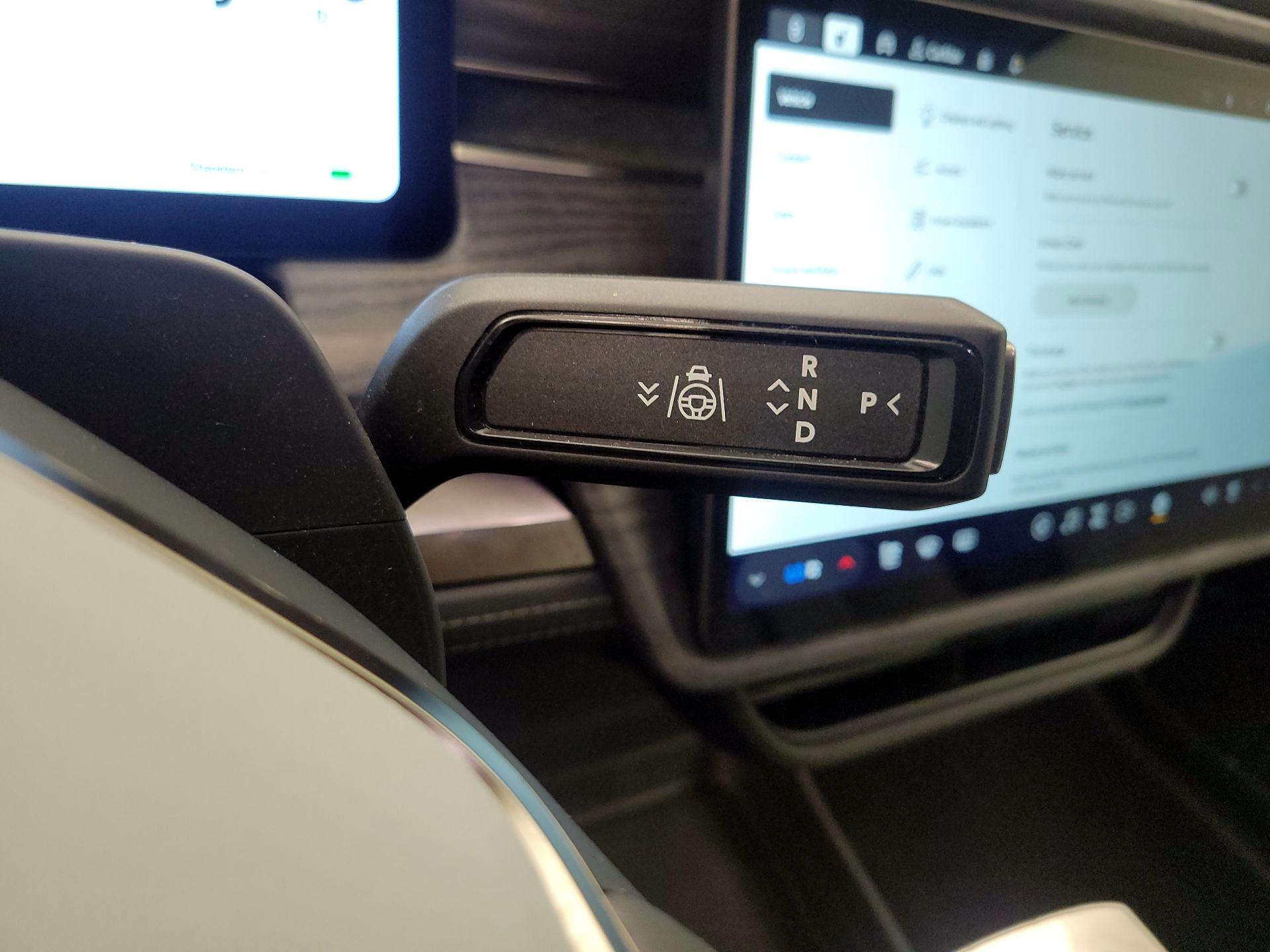 Thumbnail: 2023 Rivian R1S - 17
