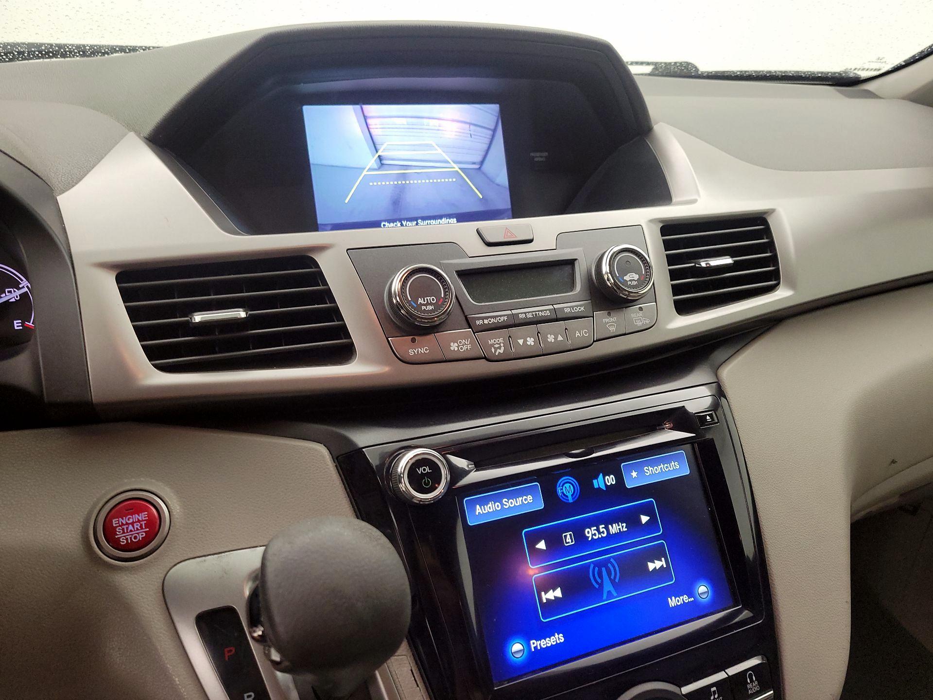 Thumbnail: 2016 Honda Odyssey - 14
