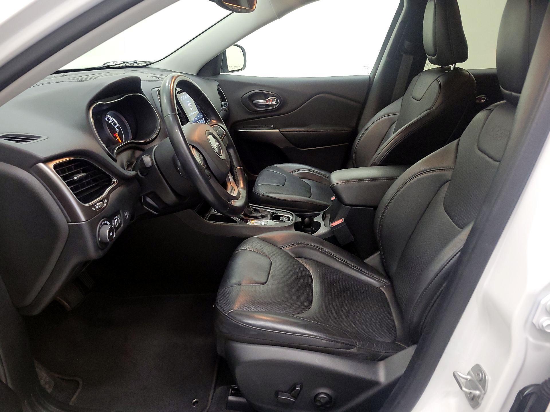 Thumbnail: 2020 Jeep Cherokee - 11