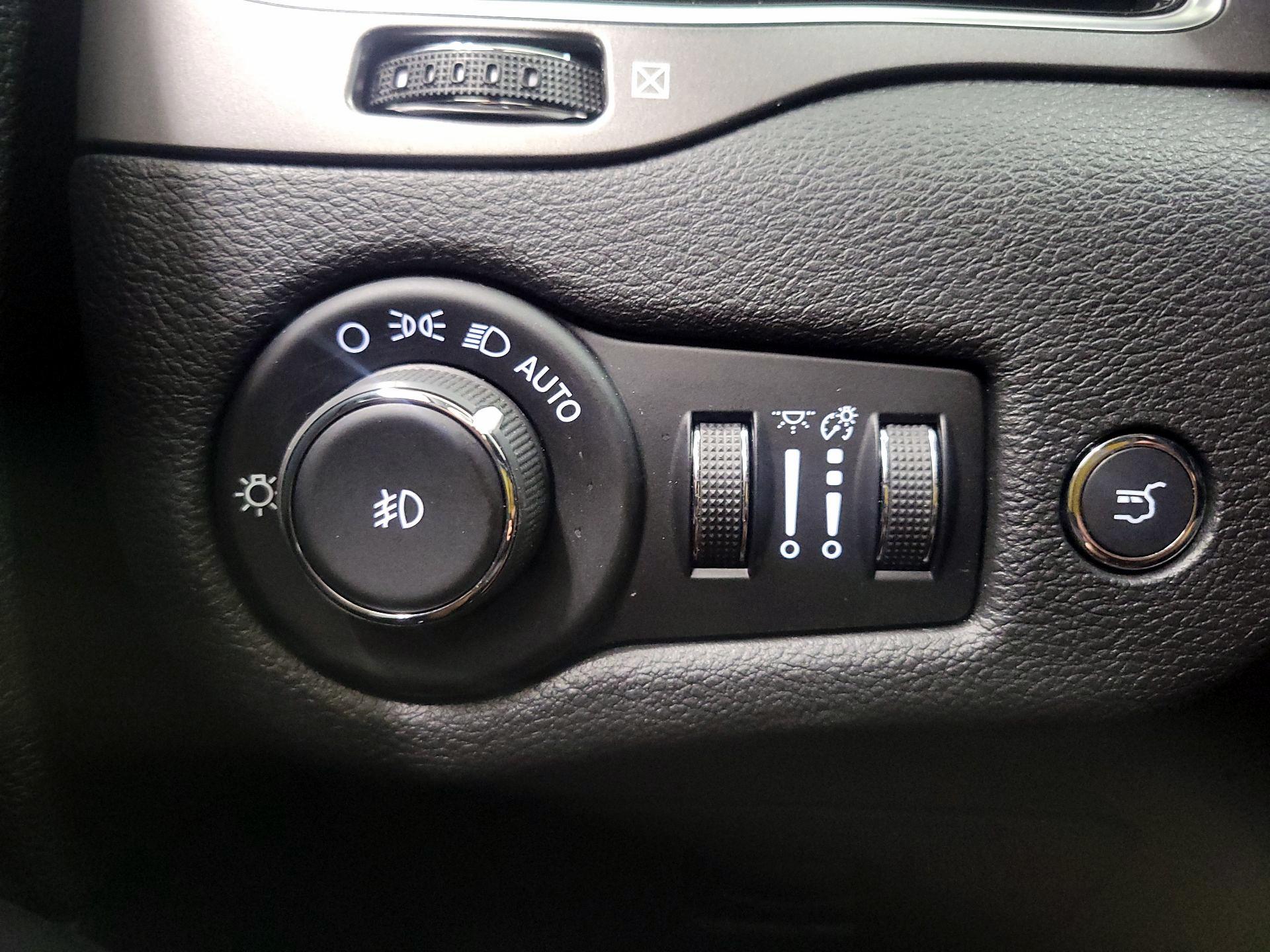 Thumbnail: 2020 Jeep Cherokee - 13
