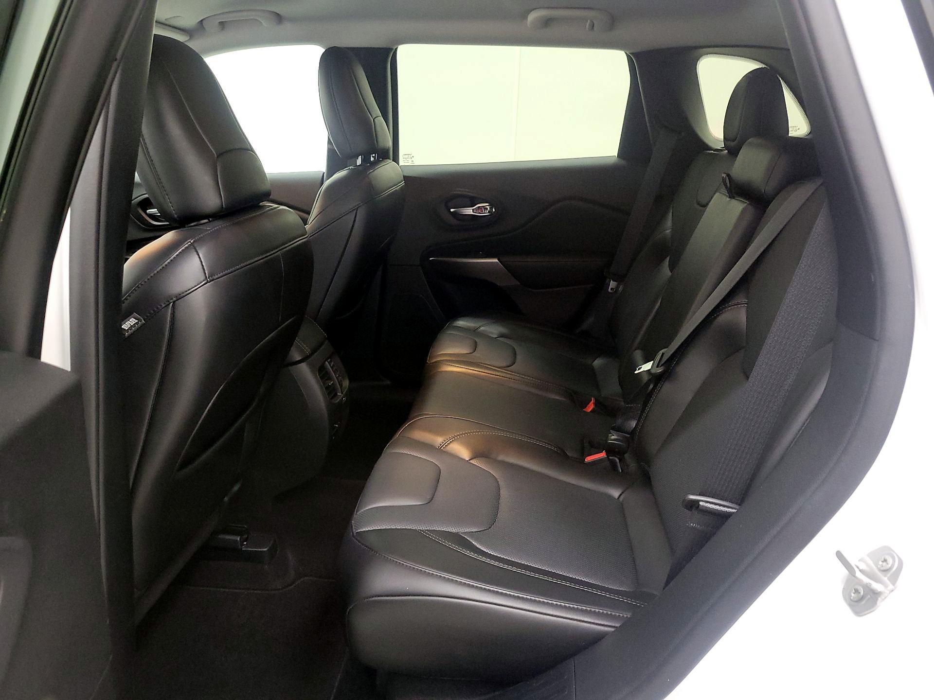 Thumbnail: 2020 Jeep Cherokee - 19