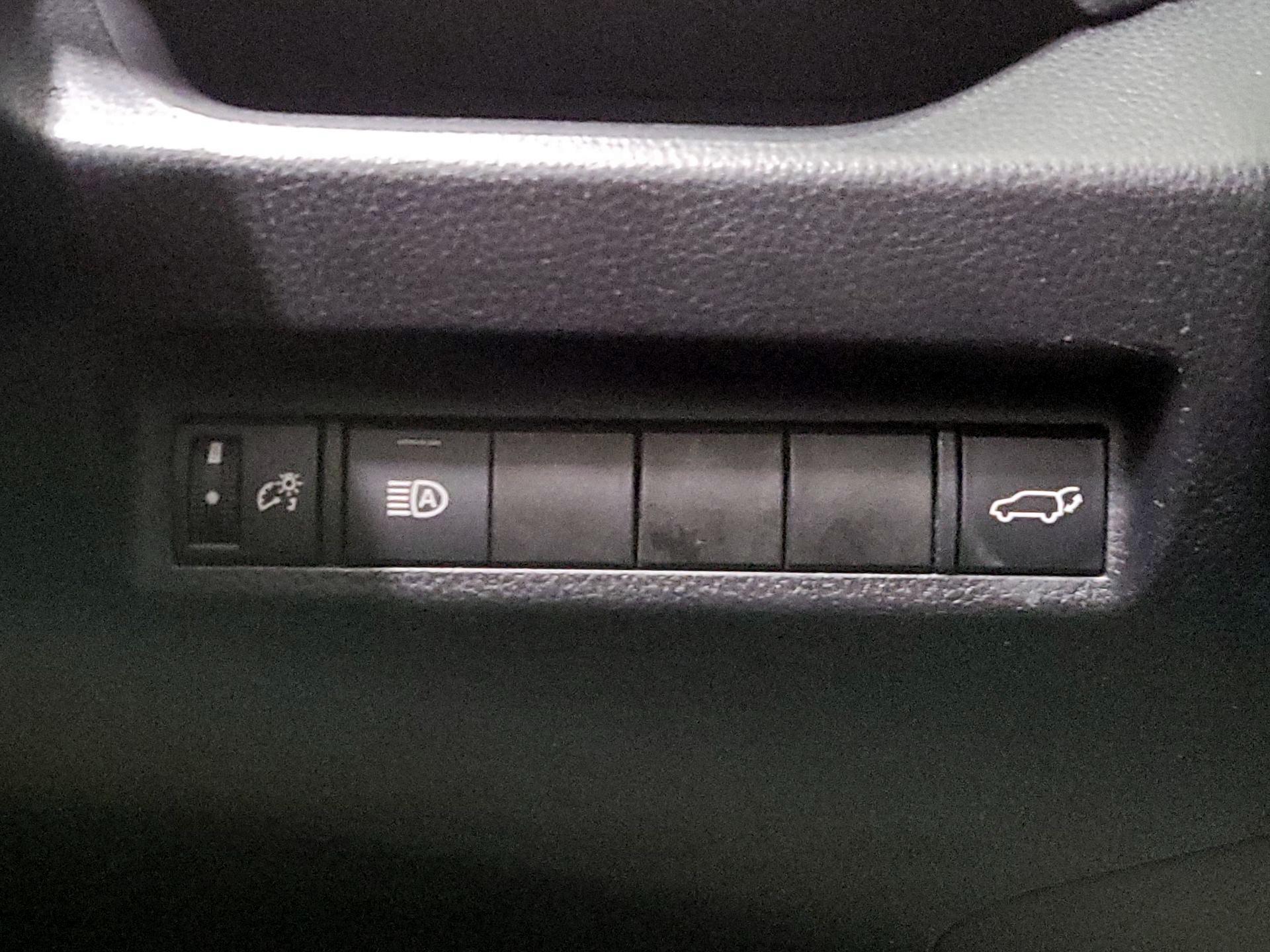 Thumbnail: 2022 Toyota RAV4 - 13
