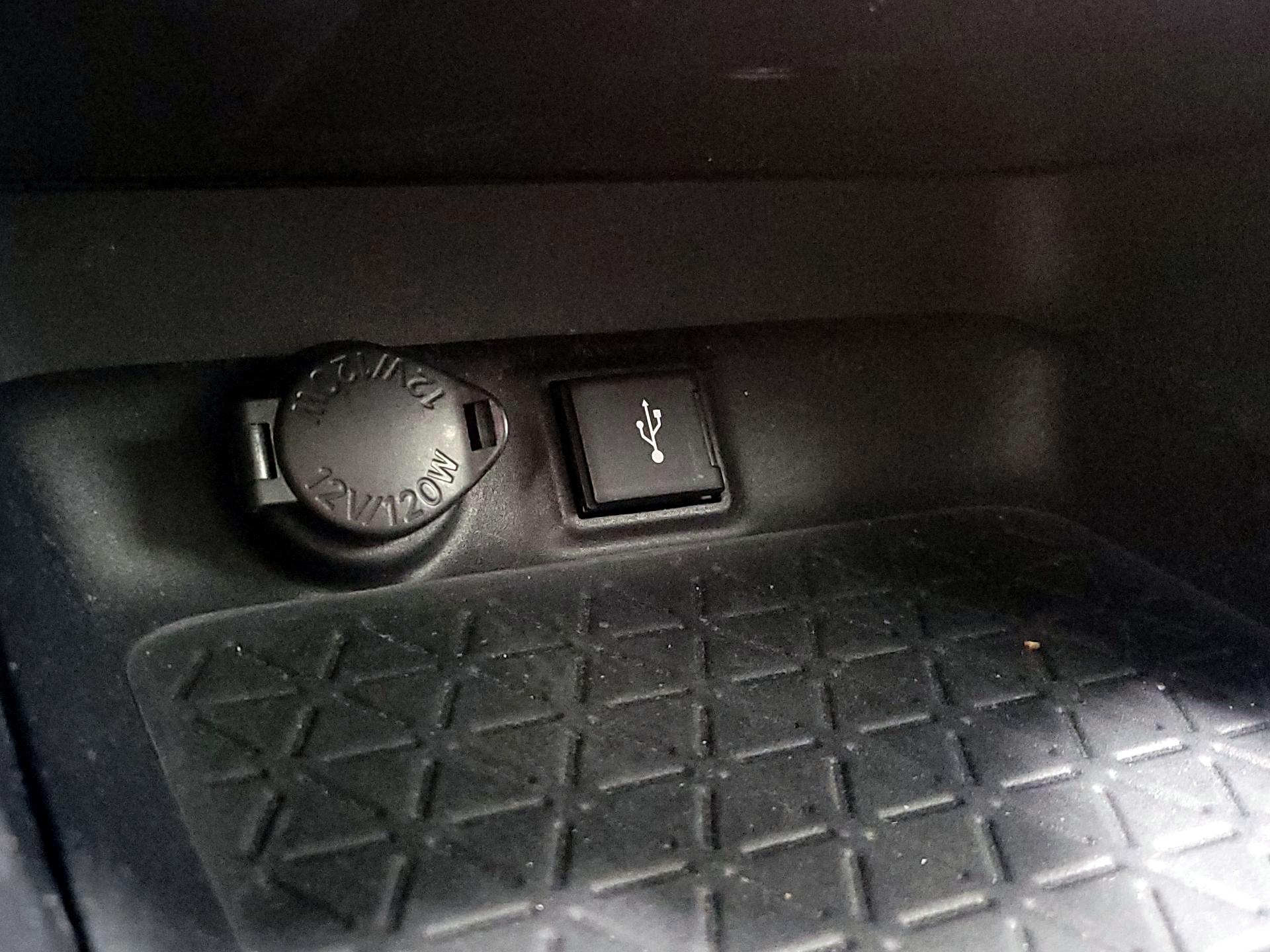 Thumbnail: 2022 Toyota RAV4 - 18