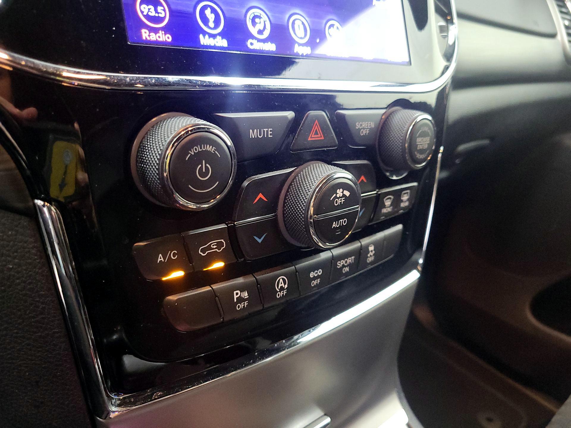 Thumbnail: 2019 Jeep Grand Cherokee - 17