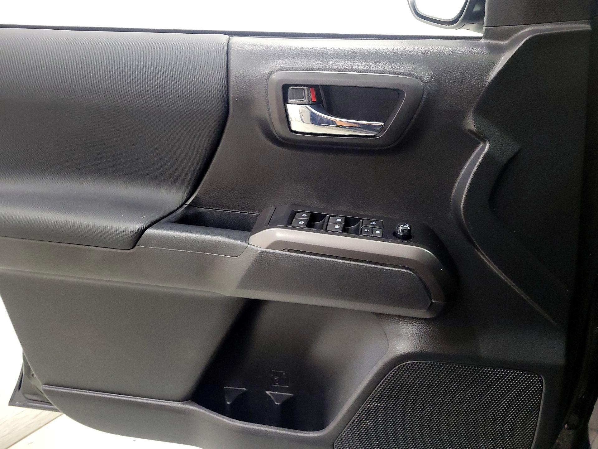 Thumbnail: 2022 Toyota Tacoma - 12