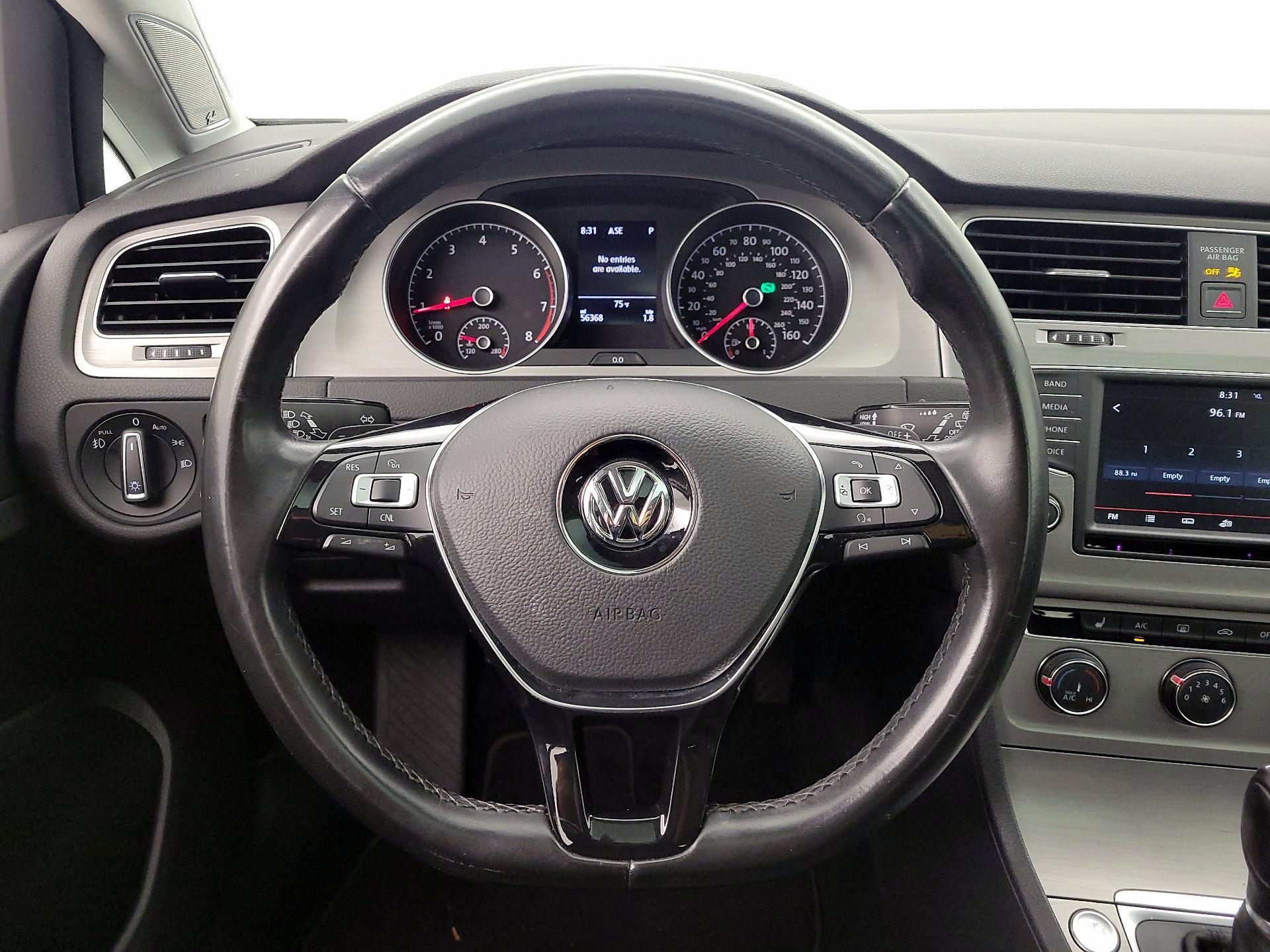 Thumbnail: 2016 Volkswagen Golf - 10