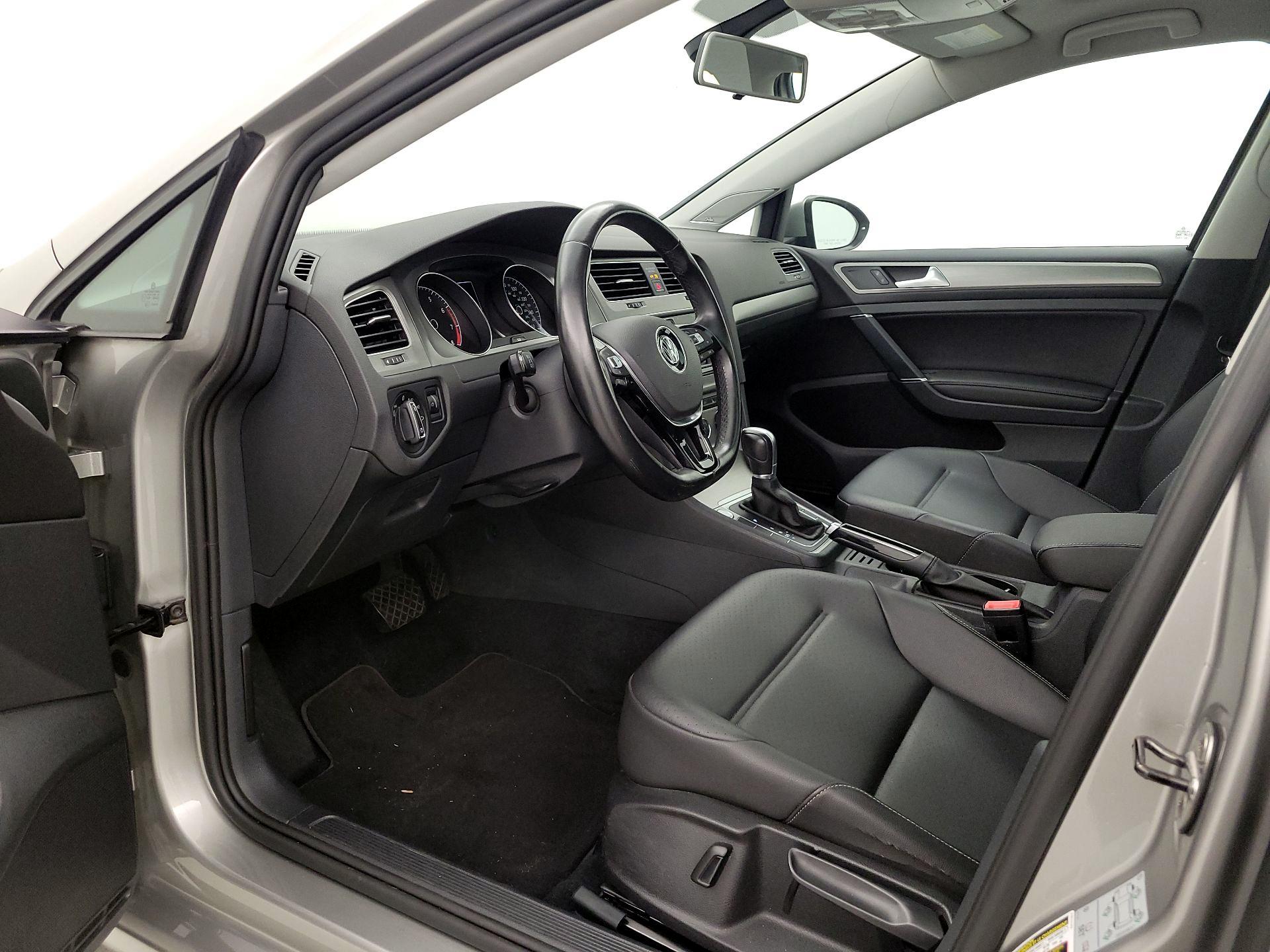 Thumbnail: 2016 Volkswagen Golf - 11