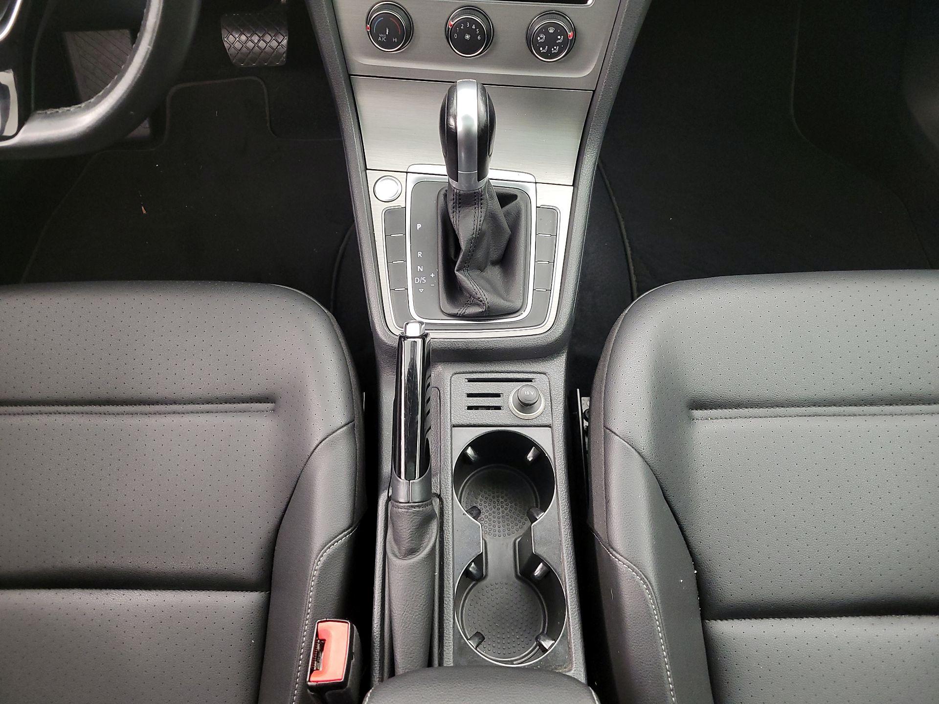 Thumbnail: 2016 Volkswagen Golf - 17