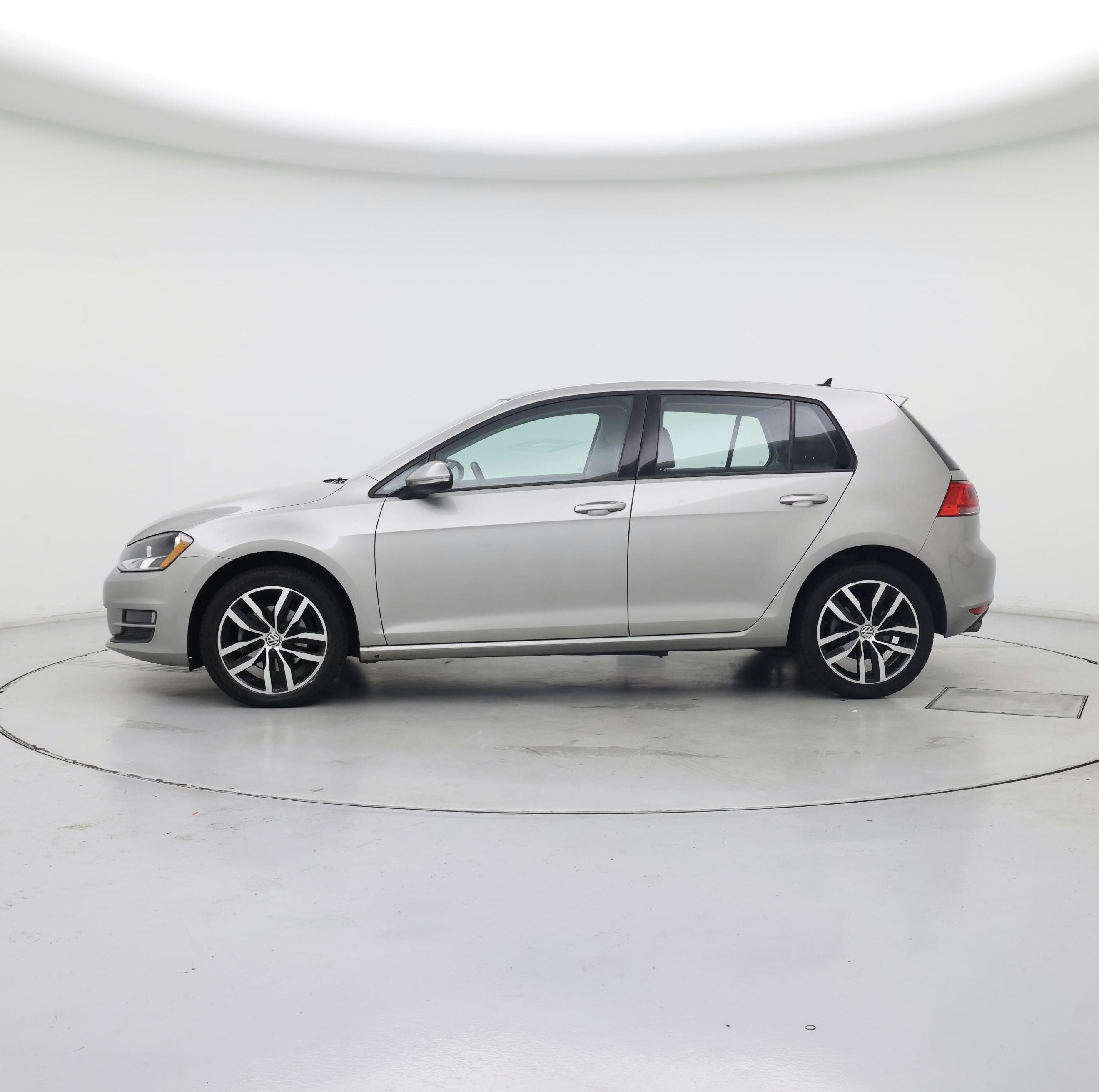 Thumbnail: 2016 Volkswagen Golf - 3