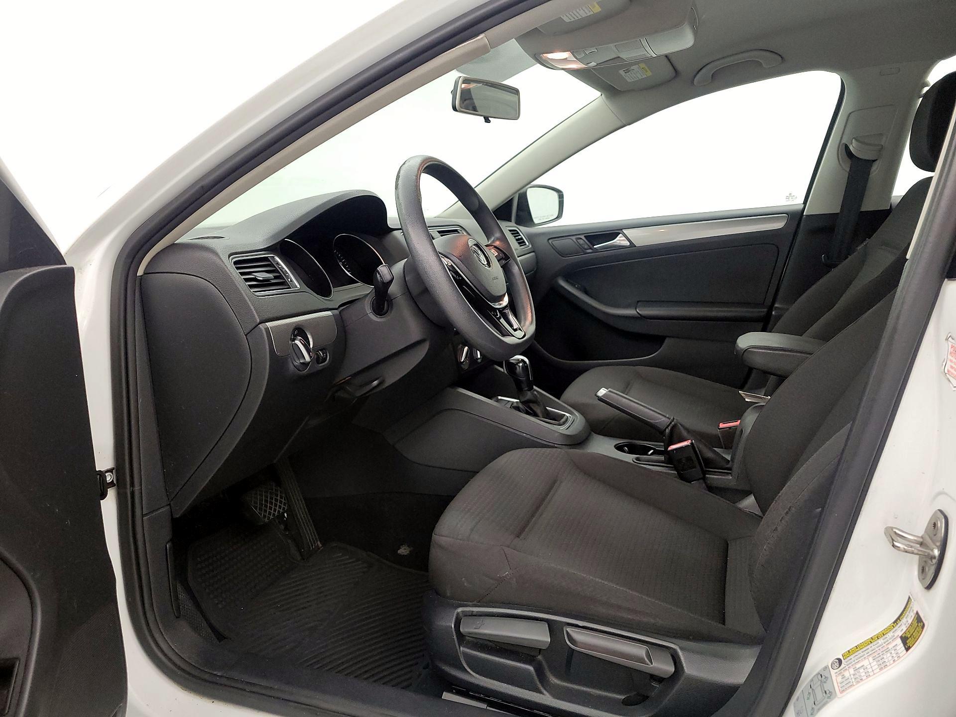 Thumbnail: 2016 Volkswagen Jetta - 11
