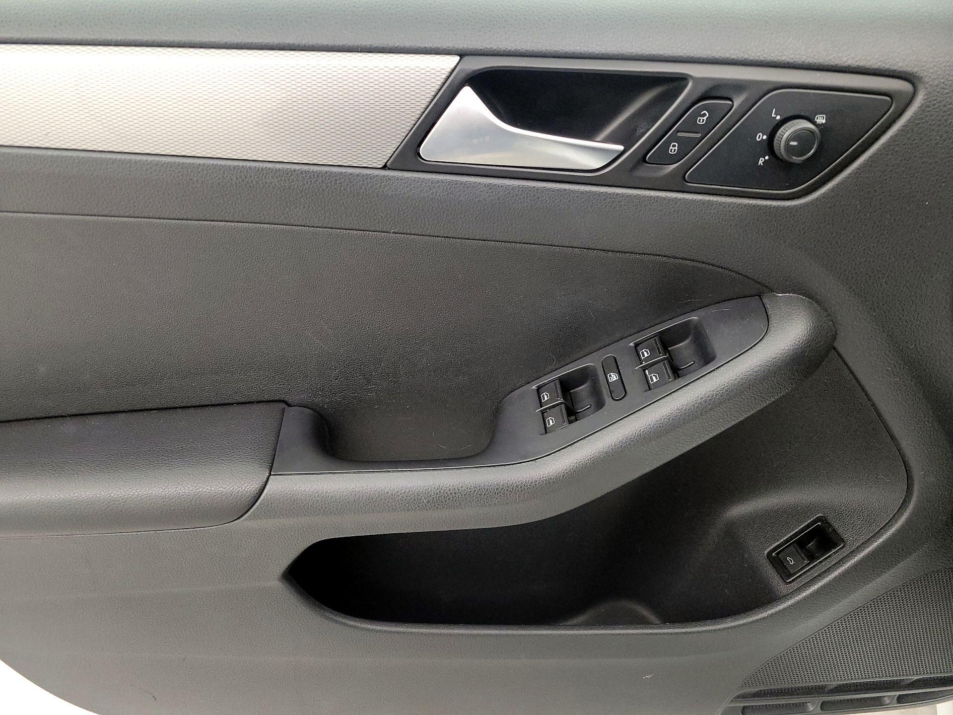 Thumbnail: 2016 Volkswagen Jetta - 12