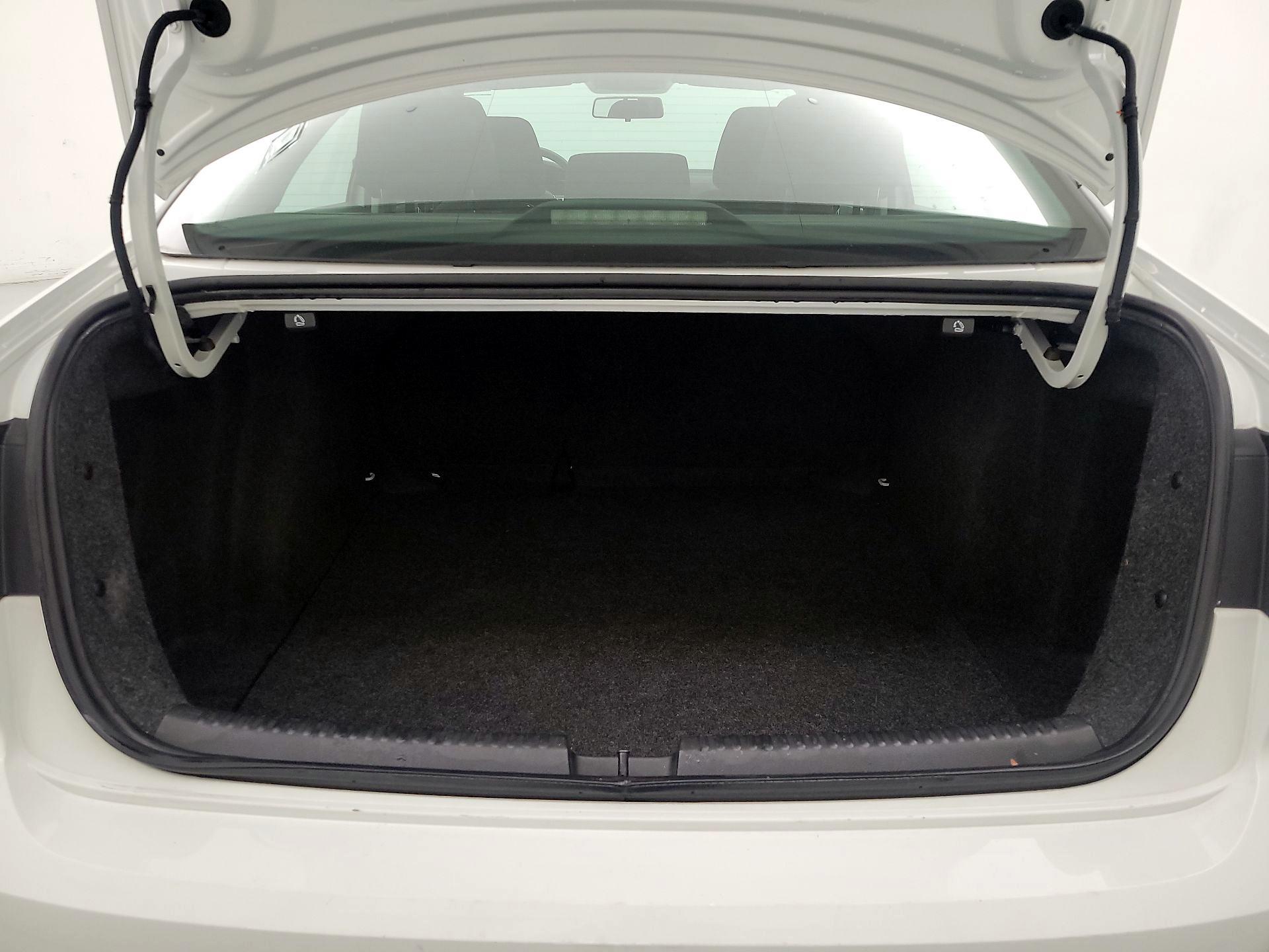 Thumbnail: 2016 Volkswagen Jetta - 20