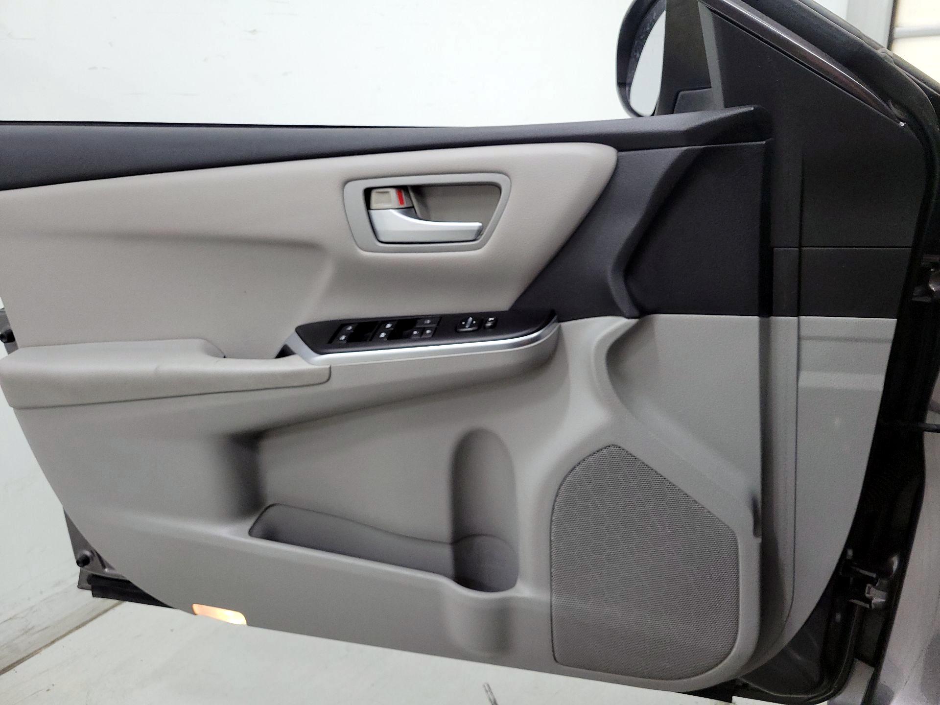 Thumbnail: 2015 Toyota Camry - 12