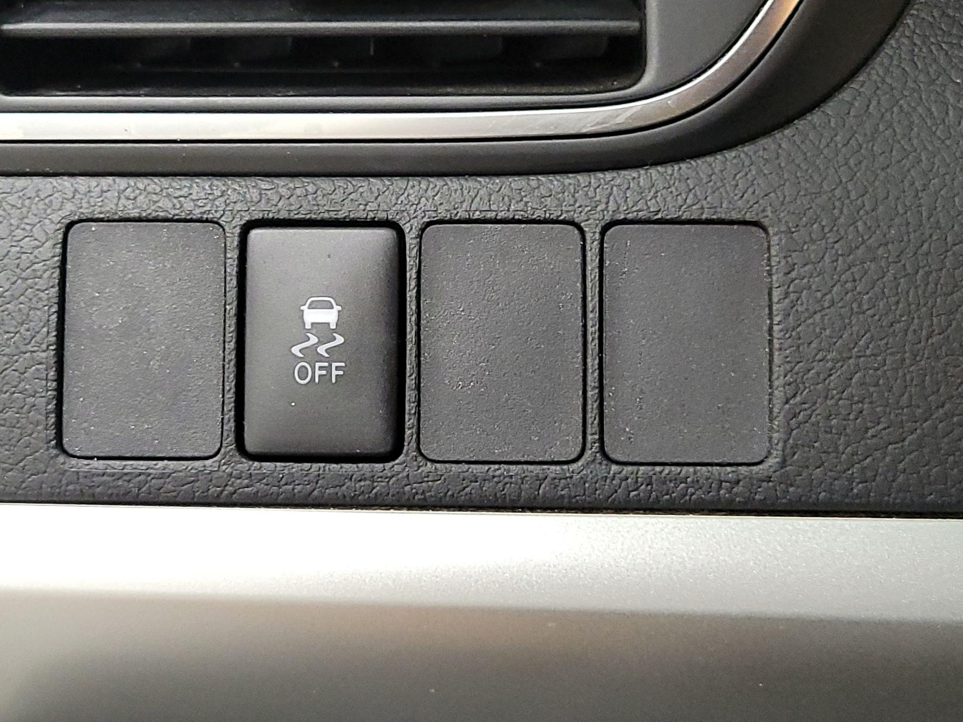 Thumbnail: 2015 Toyota Camry - 13