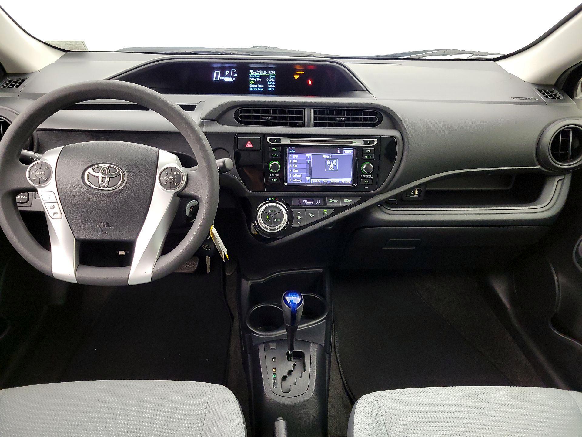 Thumbnail: 2017 Toyota Prius c - 9