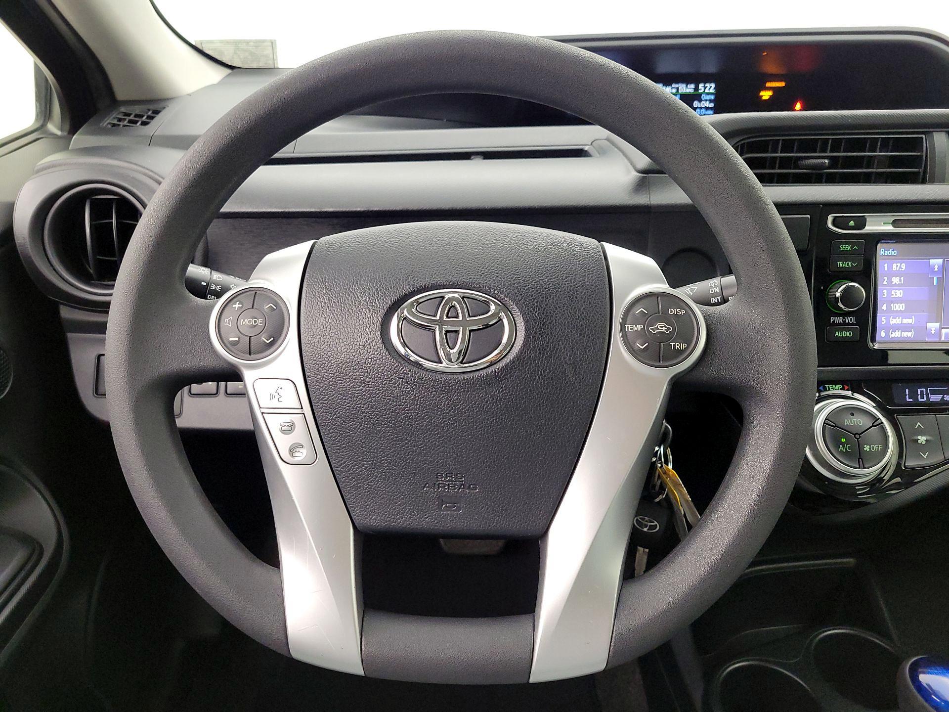 Thumbnail: 2017 Toyota Prius c - 10