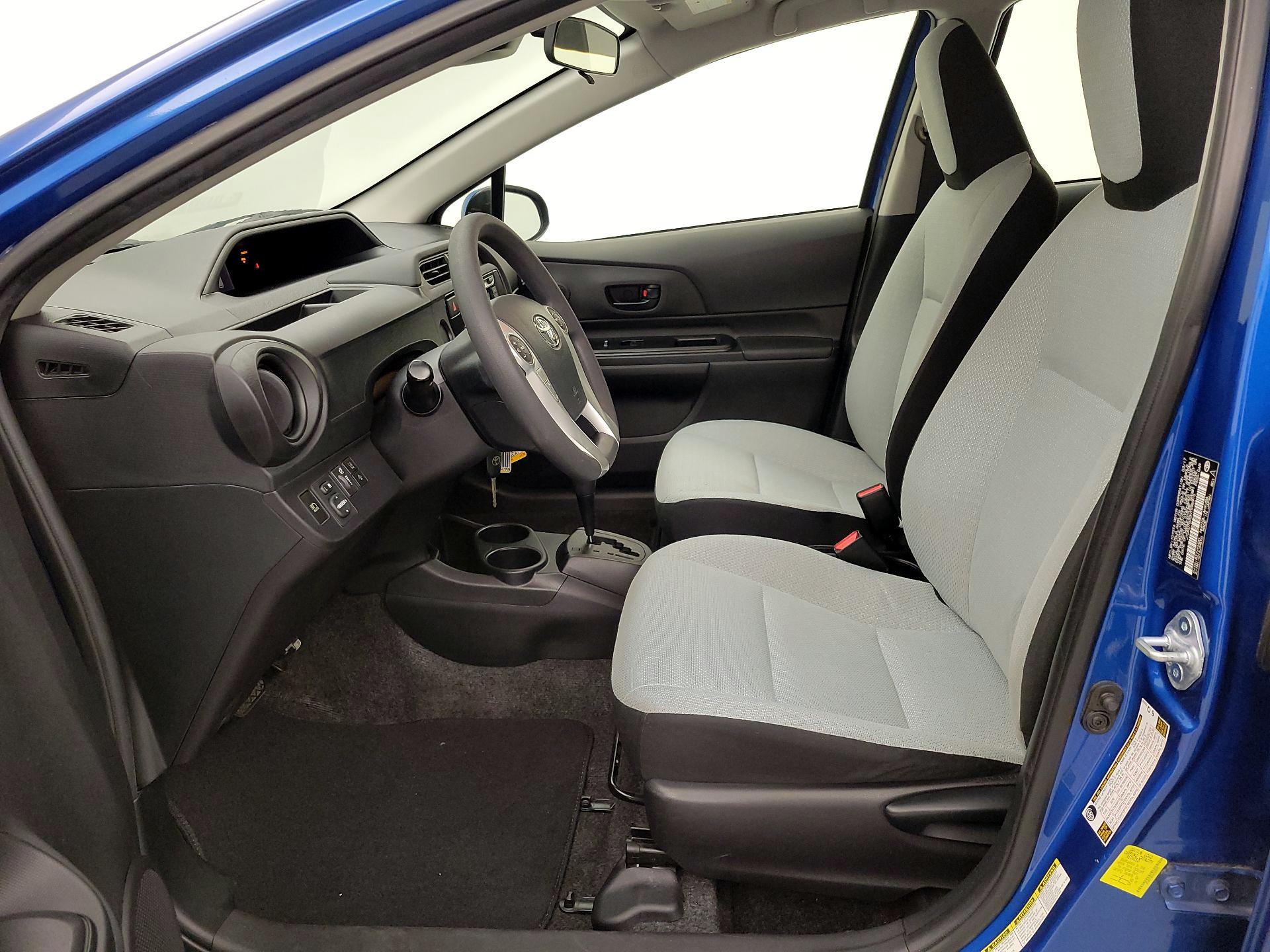 Thumbnail: 2017 Toyota Prius c - 11