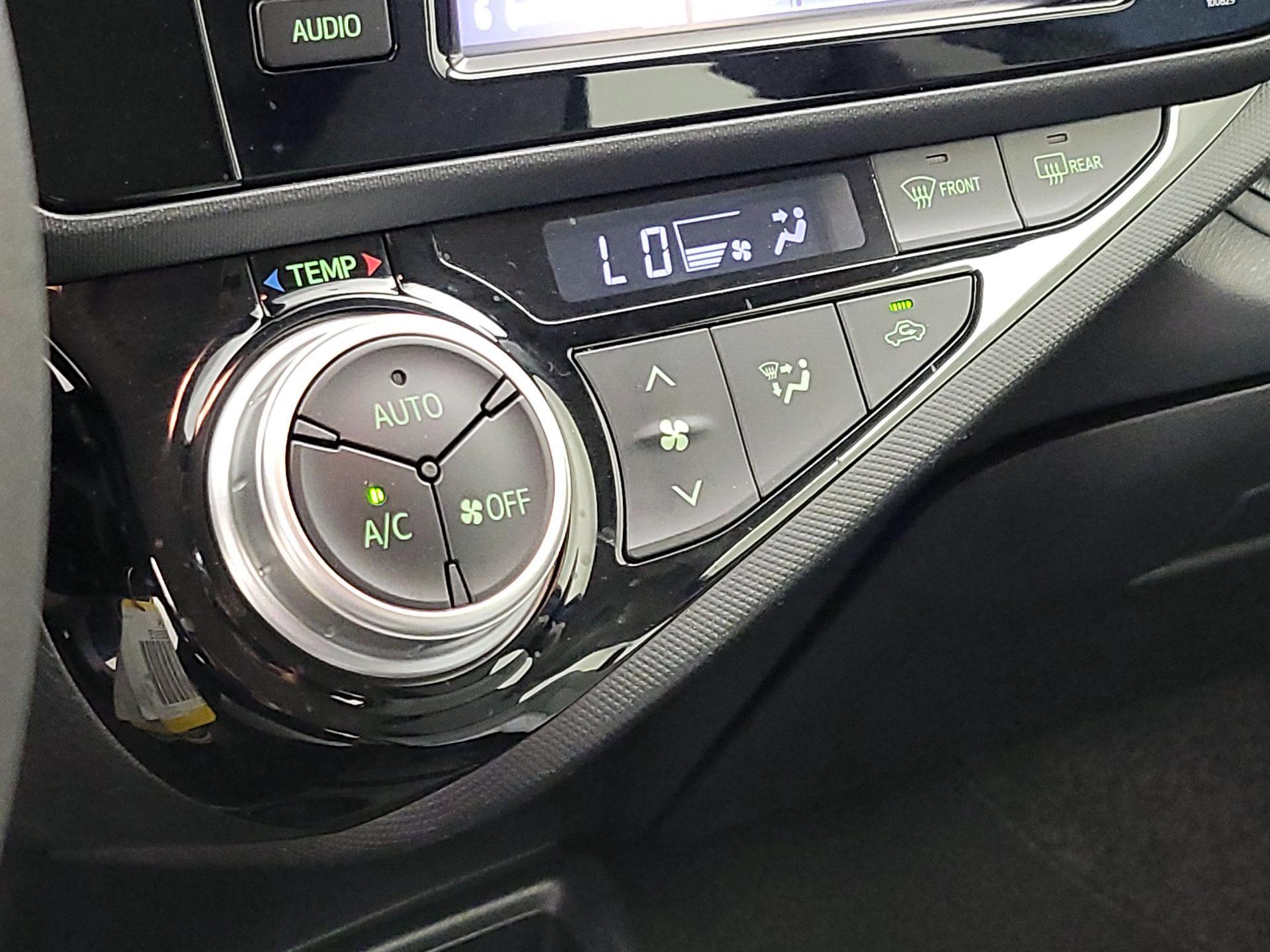 Thumbnail: 2017 Toyota Prius c - 15