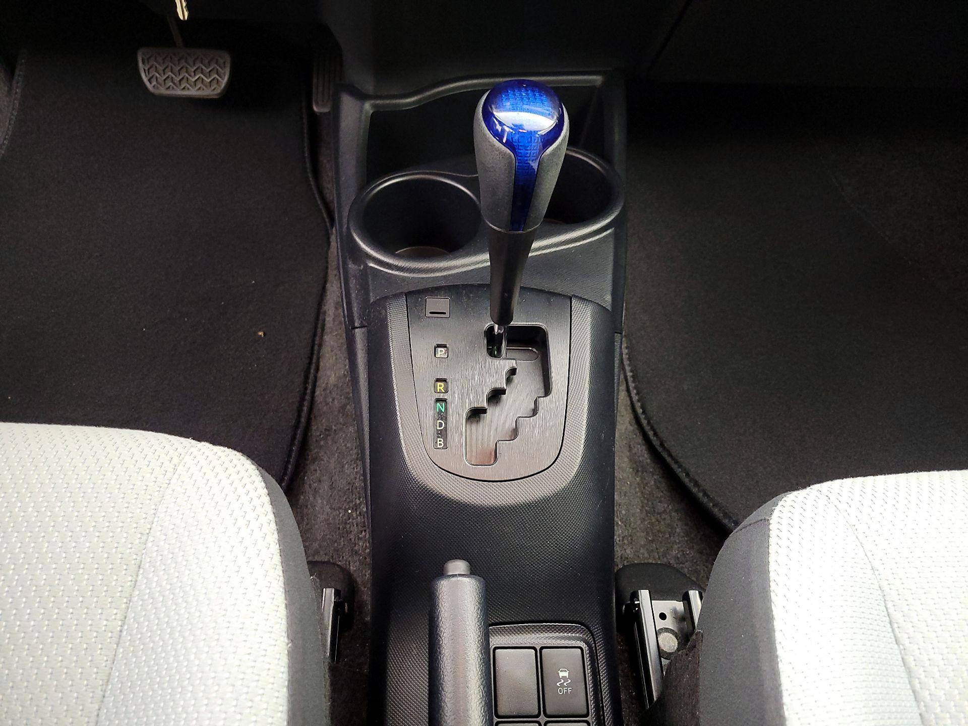 Thumbnail: 2017 Toyota Prius c - 16