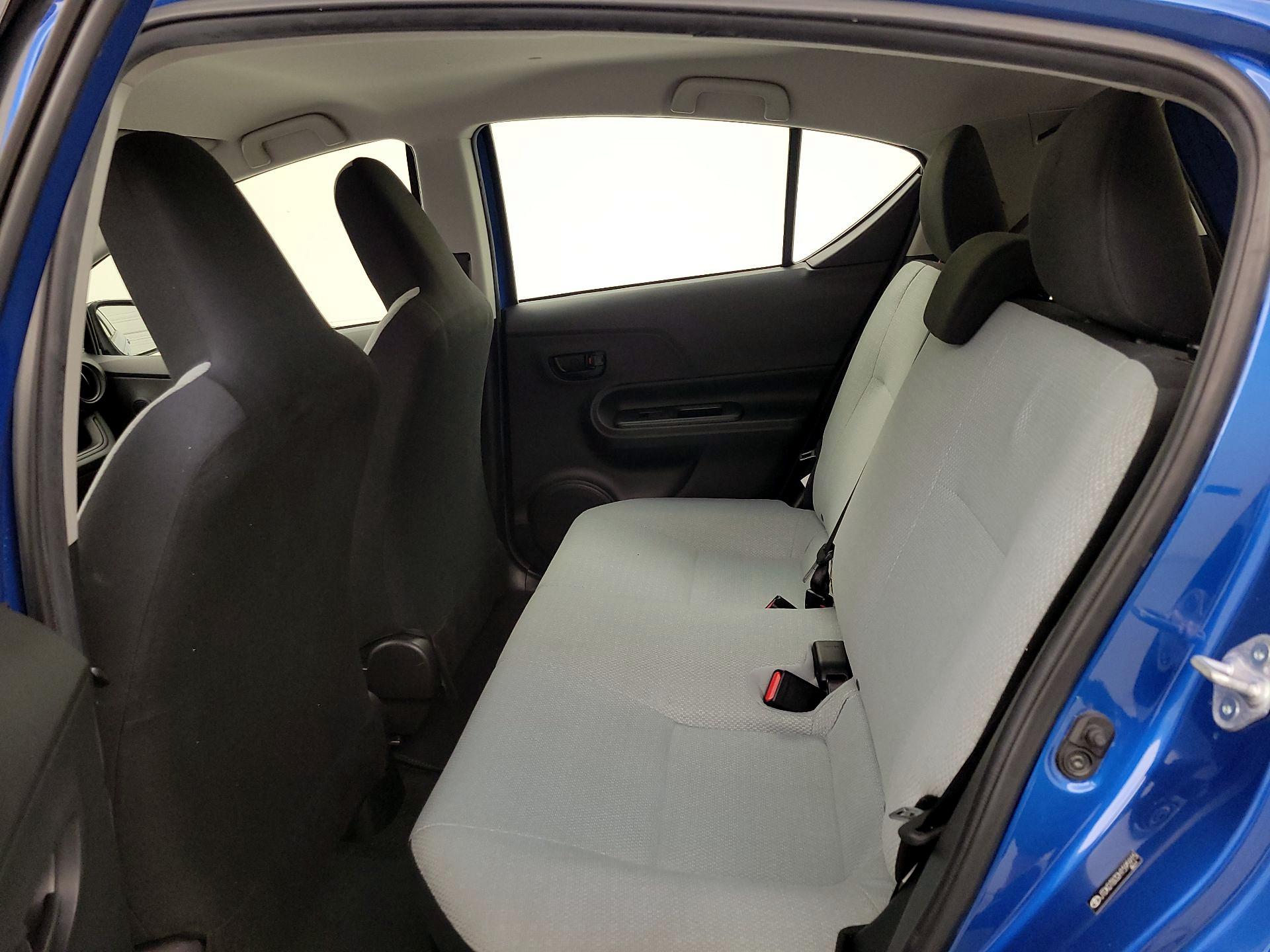 Thumbnail: 2017 Toyota Prius c - 18