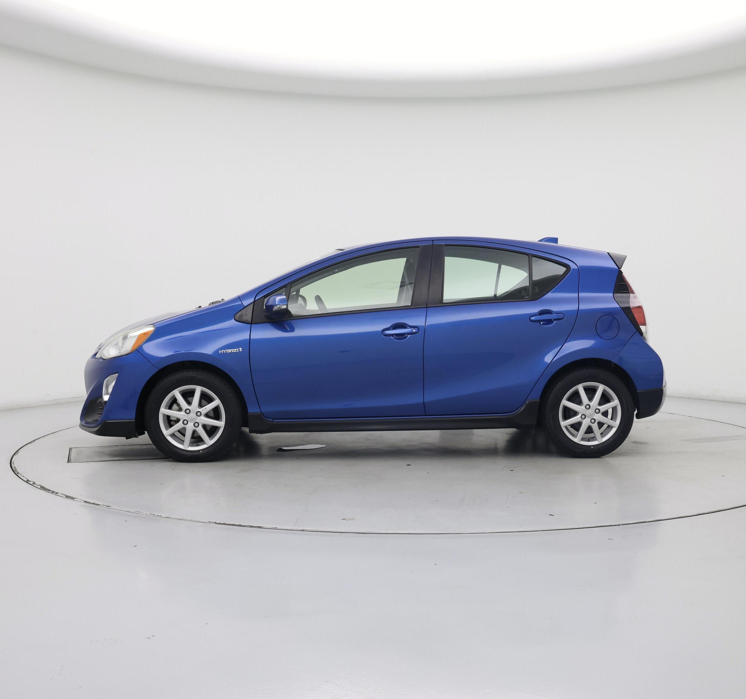 Thumbnail: 2017 Toyota Prius c - 3