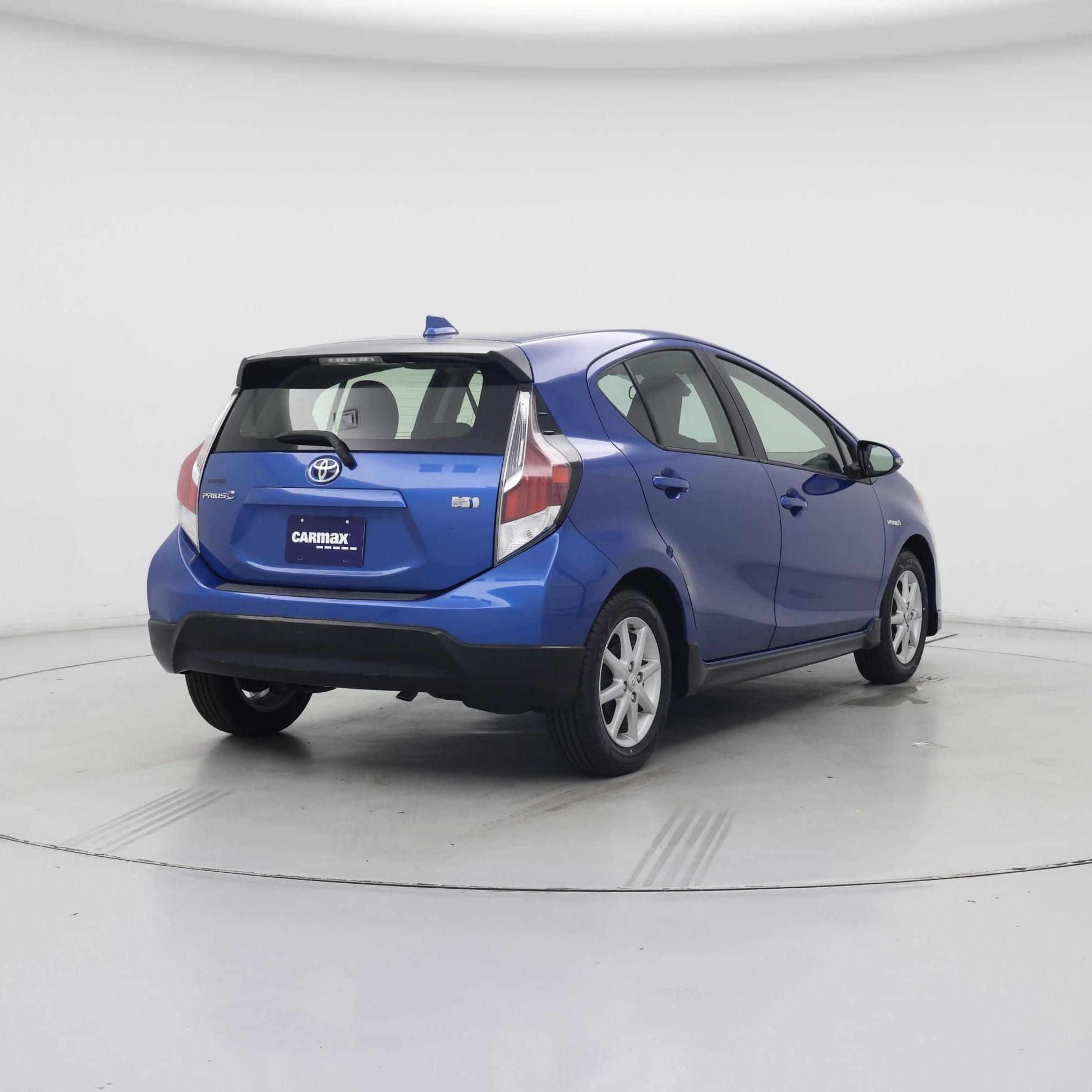 Thumbnail: 2017 Toyota Prius c - 8