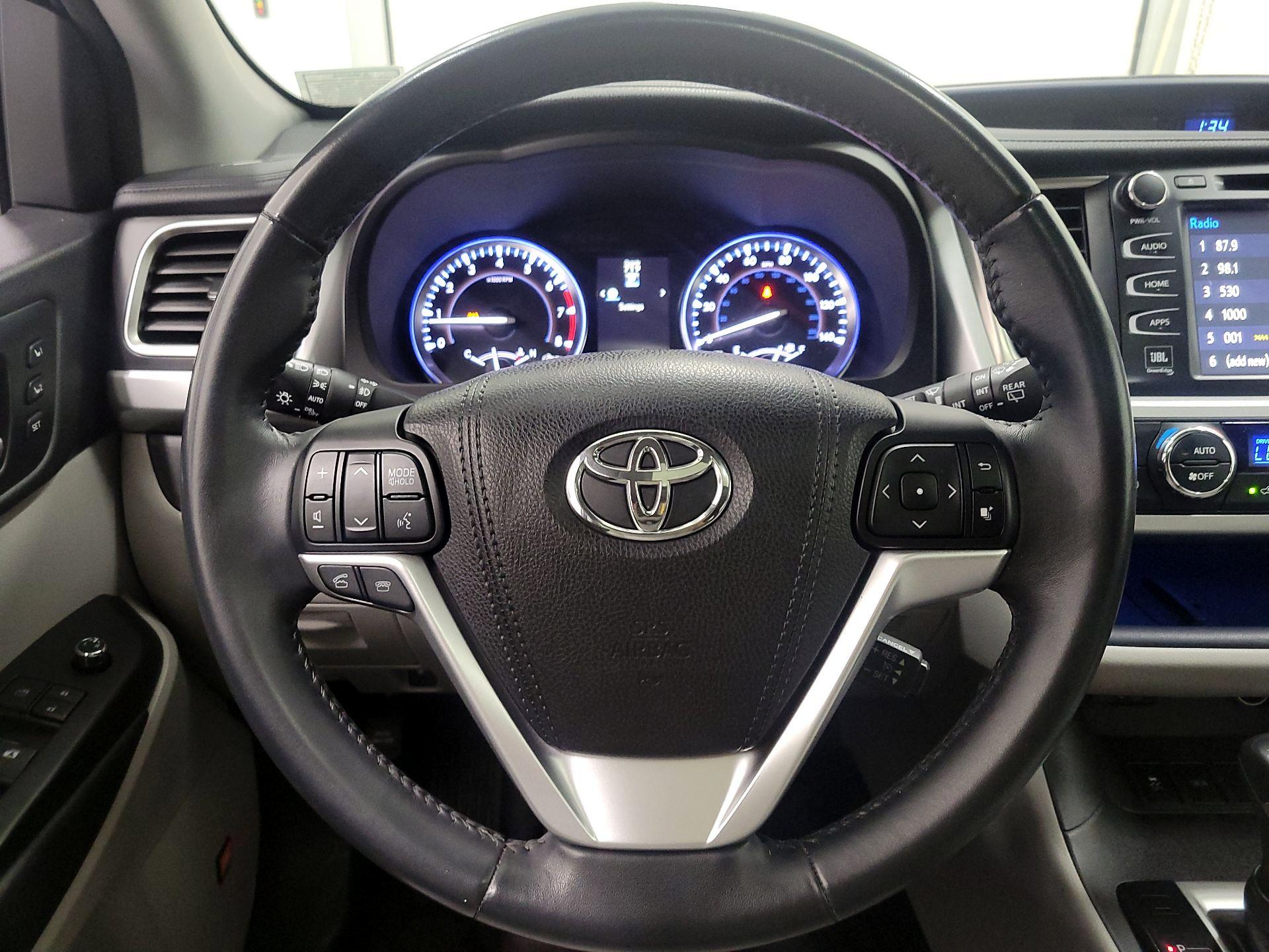 Thumbnail: 2016 Toyota Highlander - 10