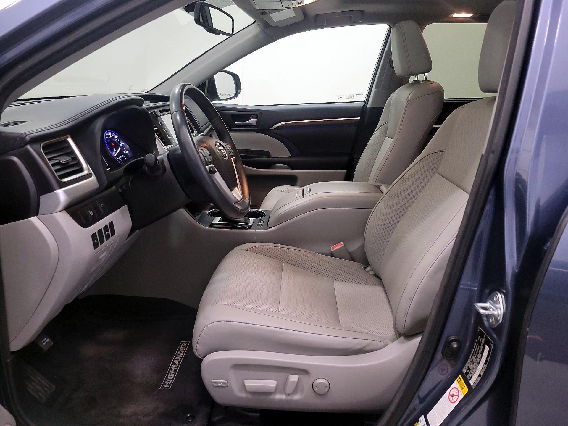 Thumbnail: 2016 Toyota Highlander - 11