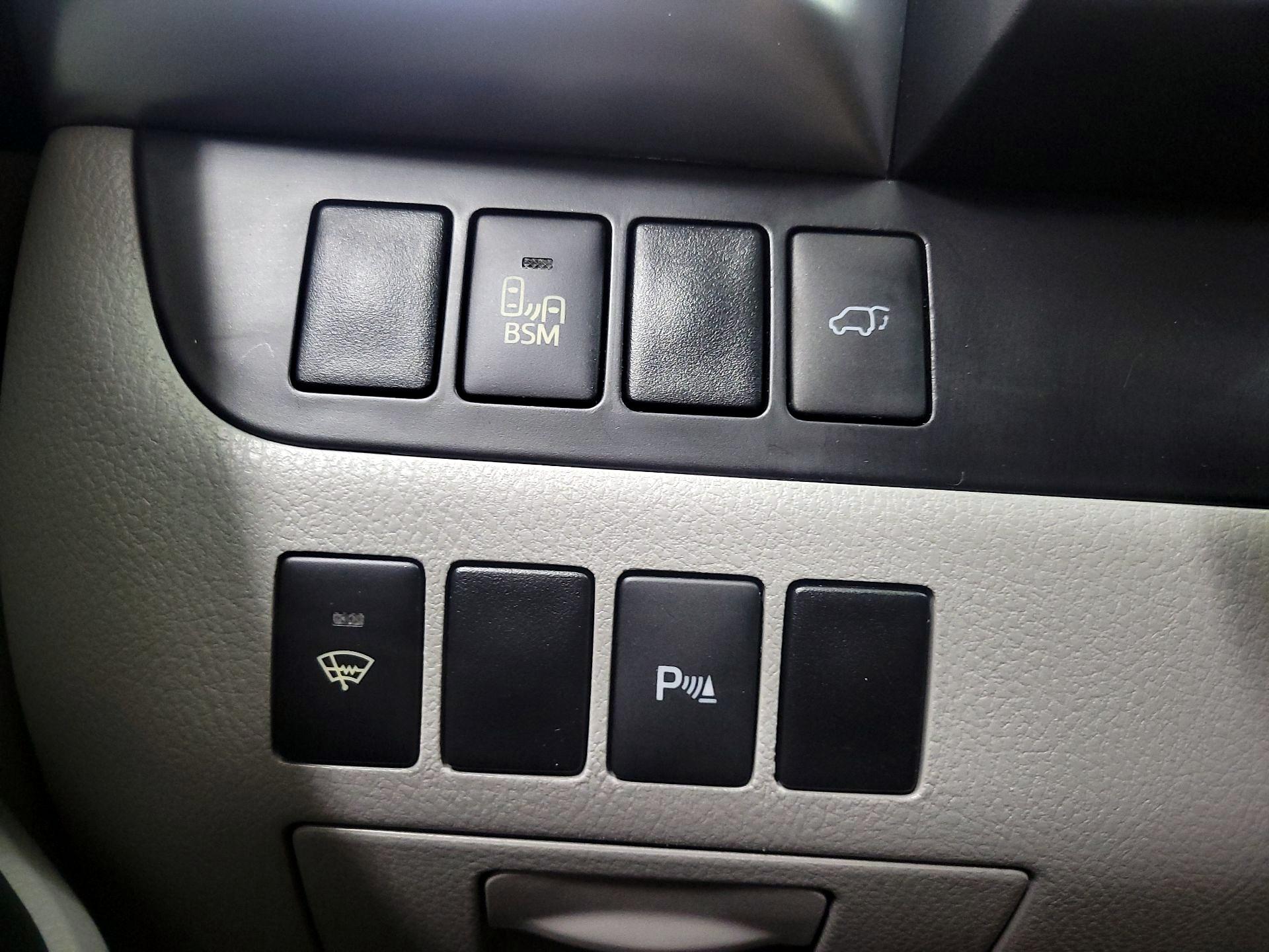 Thumbnail: 2016 Toyota Highlander - 13