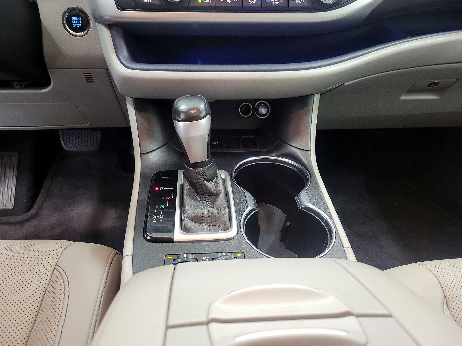 Thumbnail: 2016 Toyota Highlander - 17
