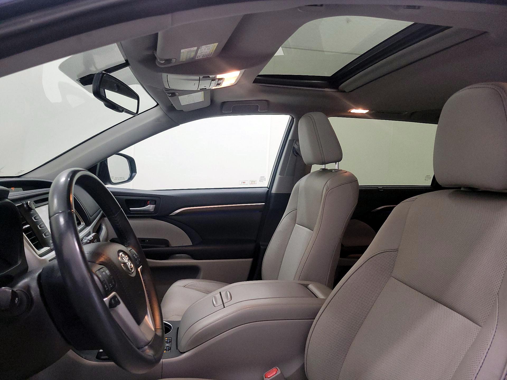 Thumbnail: 2016 Toyota Highlander - 19