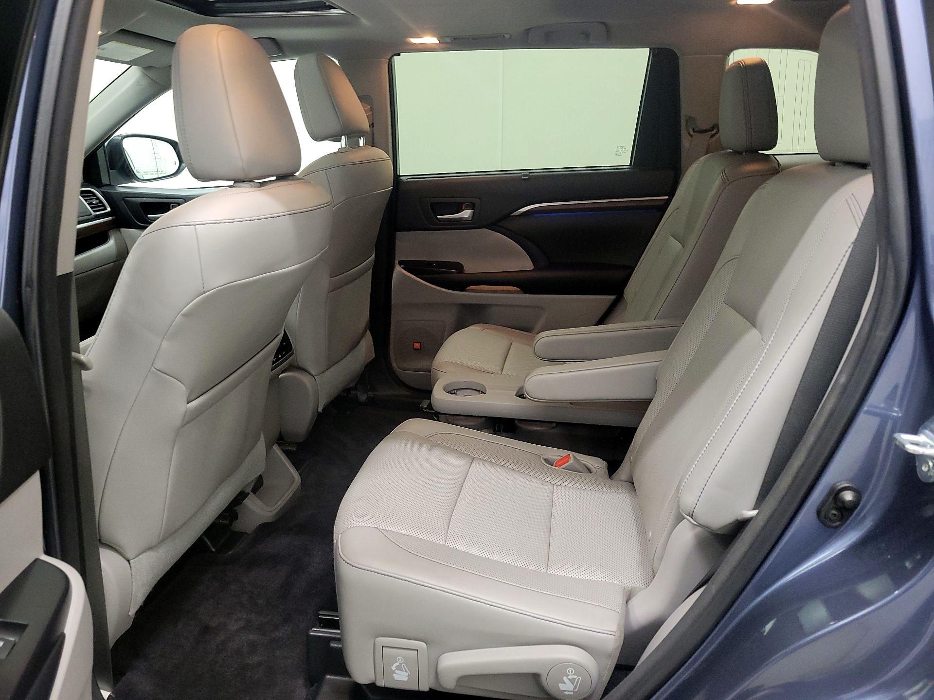 Thumbnail: 2016 Toyota Highlander - 20
