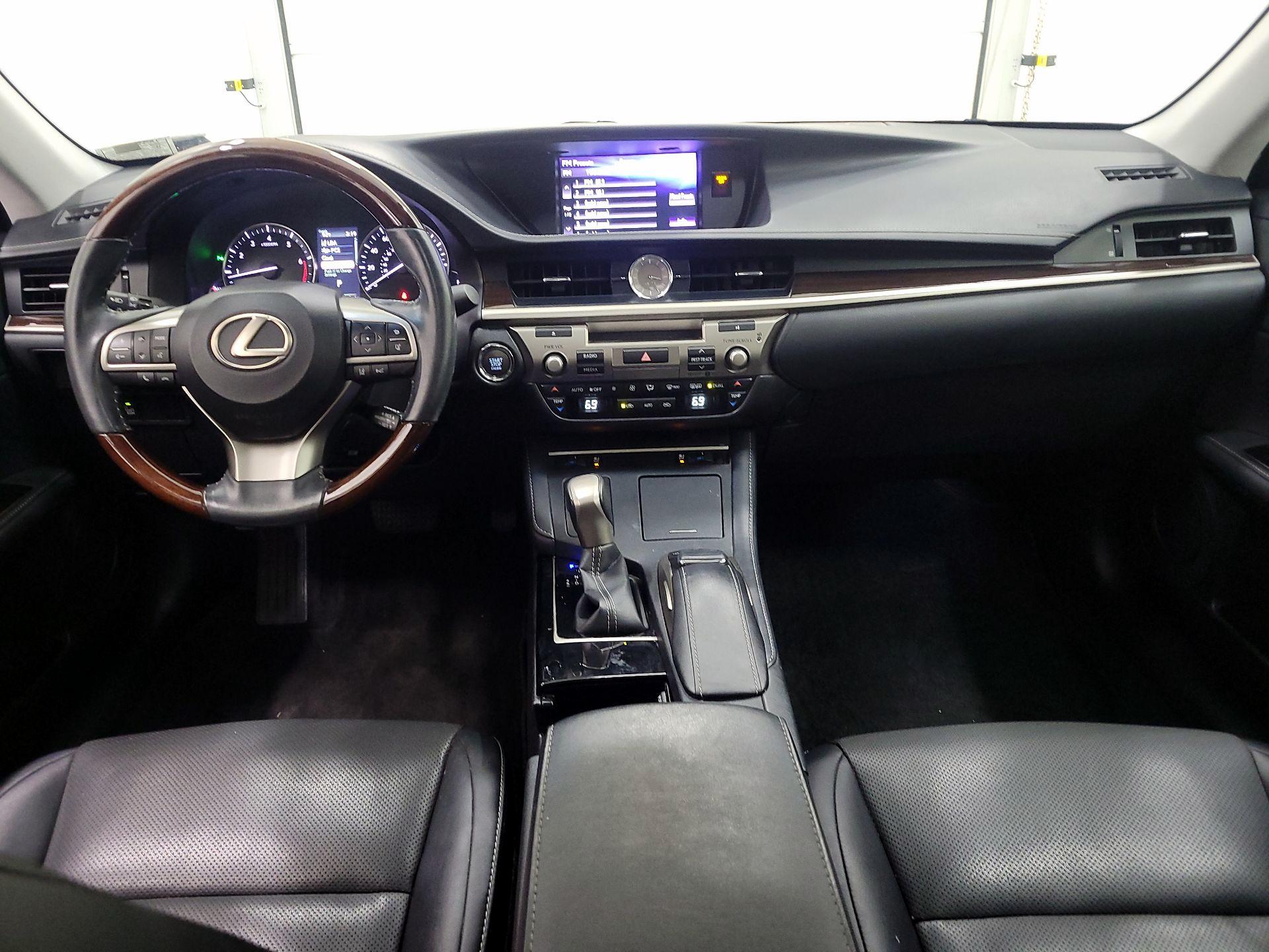 Thumbnail: 2018 Lexus ES - 9